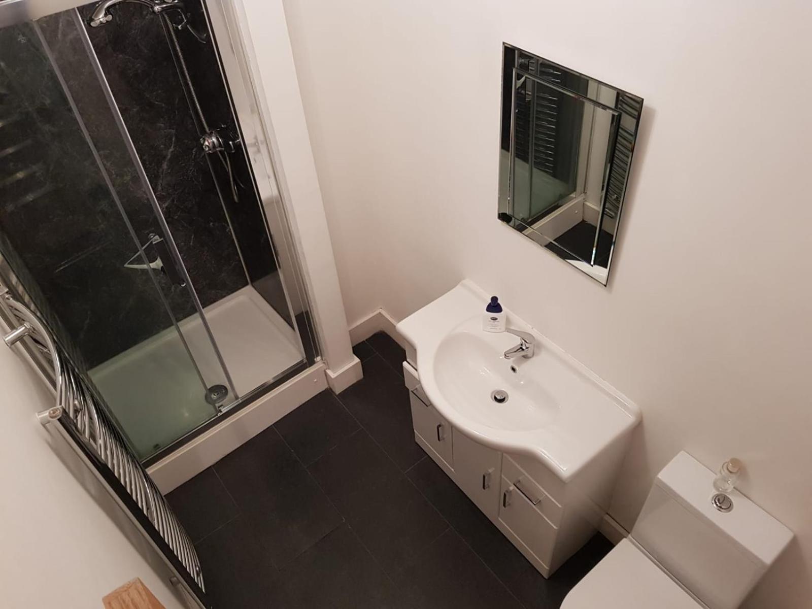 One-Bedroom Apartment - Photo 9
