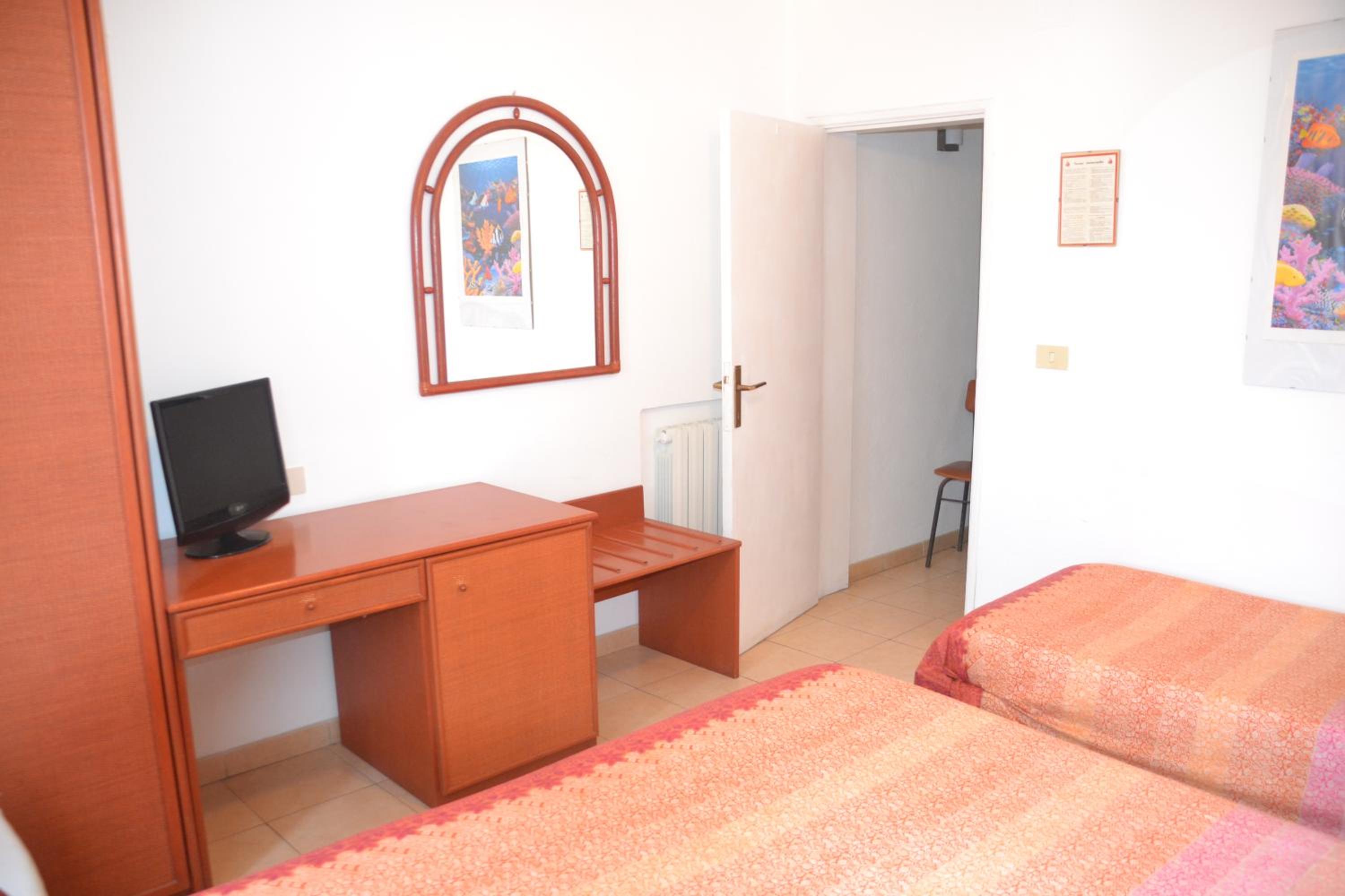 Standard Triple Room - Photo 4