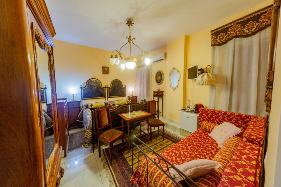 Deluxe Room (2 Adults + 1 Child) photo 1