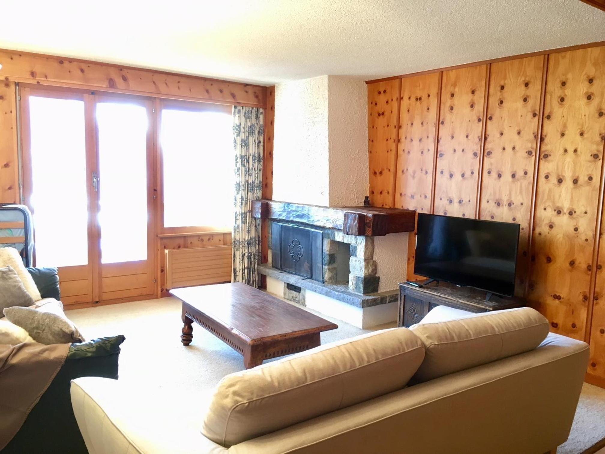 Apartment with Mountain View photo 1