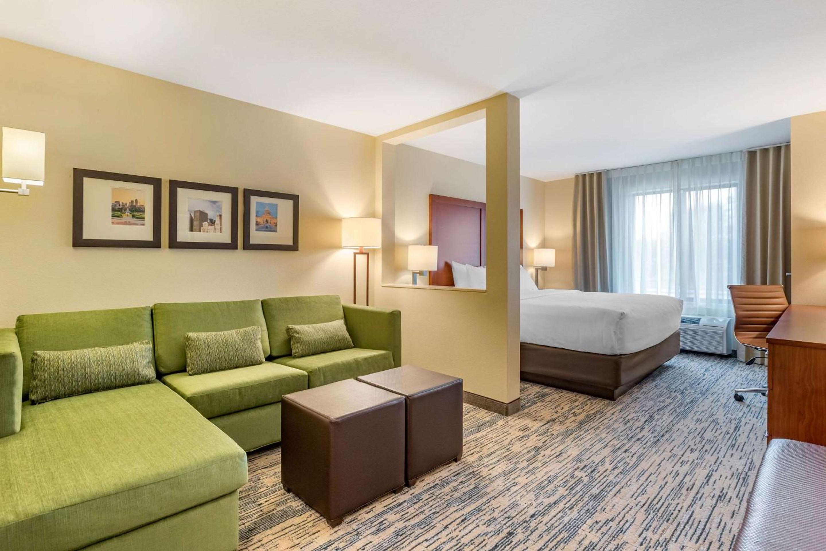 King Suite - Non-Smoking - Photo 1