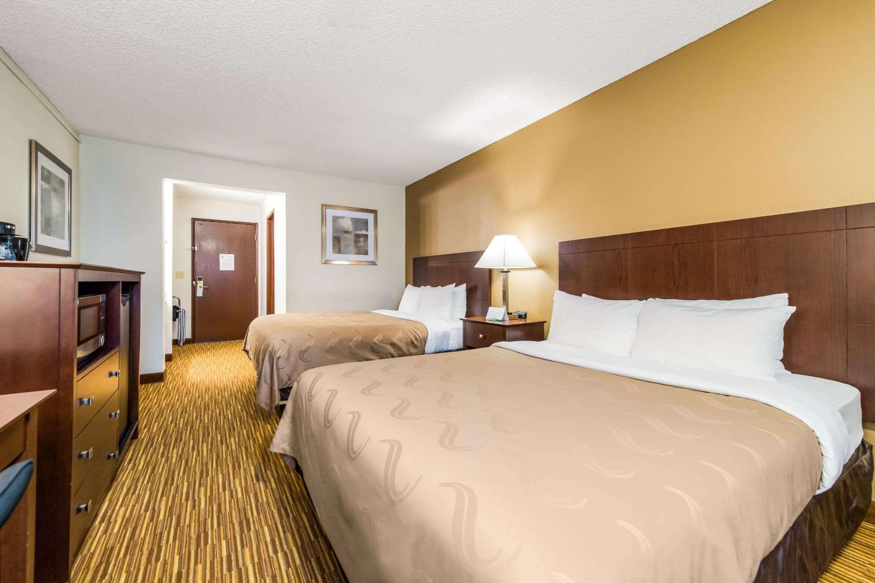 Queen Room with Two Queen Beds - Non-Smoking - Photo 1