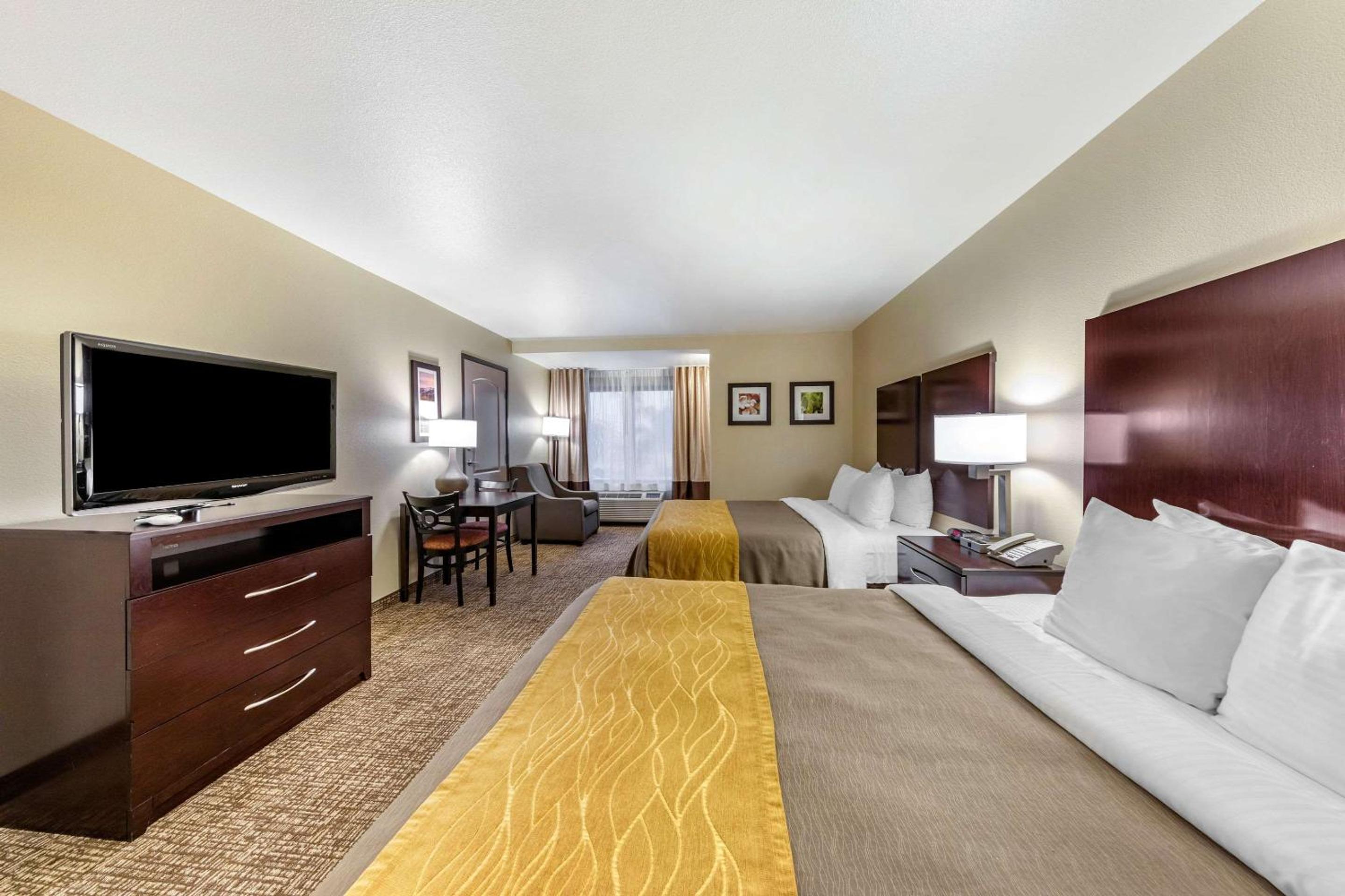 Queen Room with Two Queen Beds - Non-Smoking