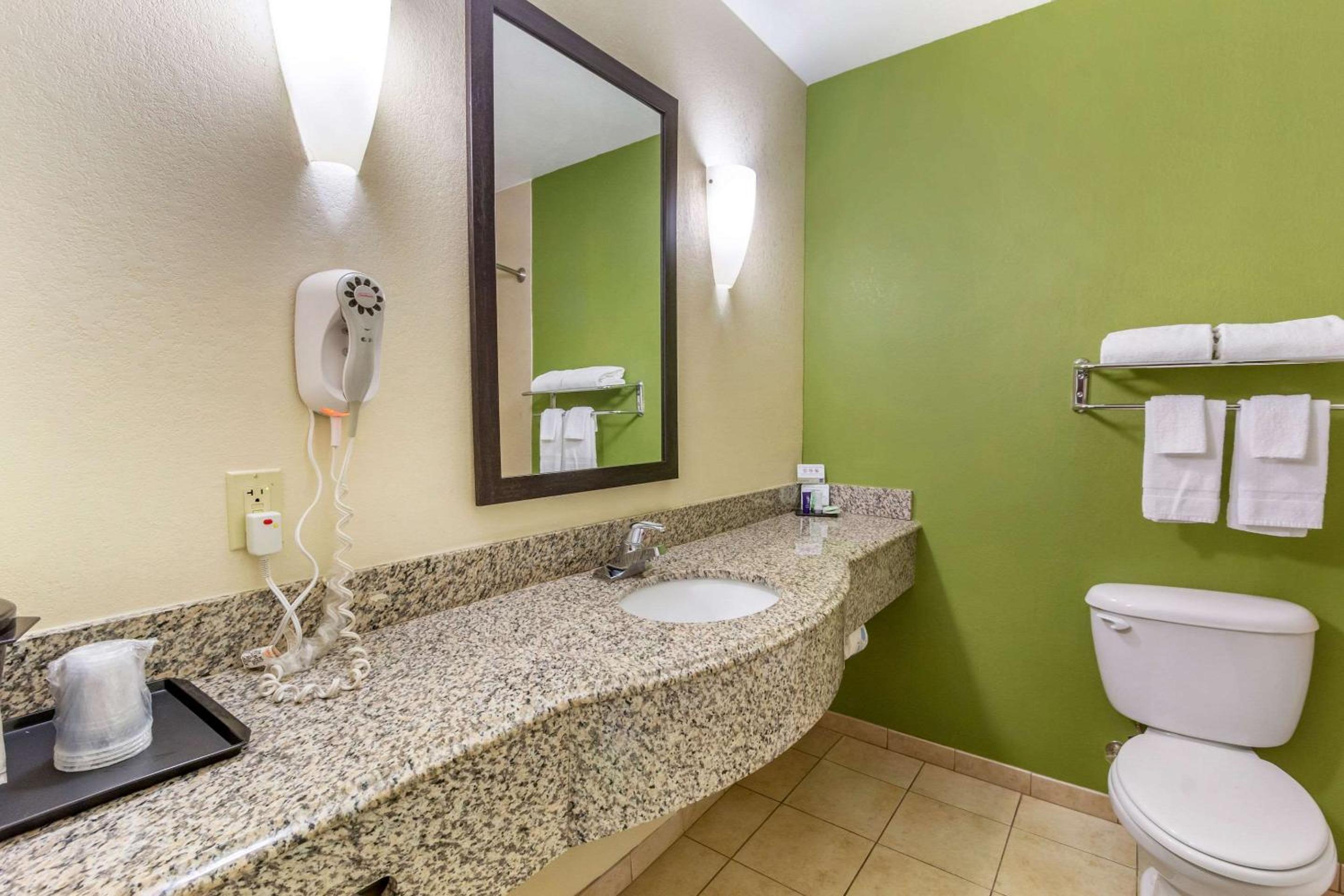 King Room - Non-Smoking - Photo 3