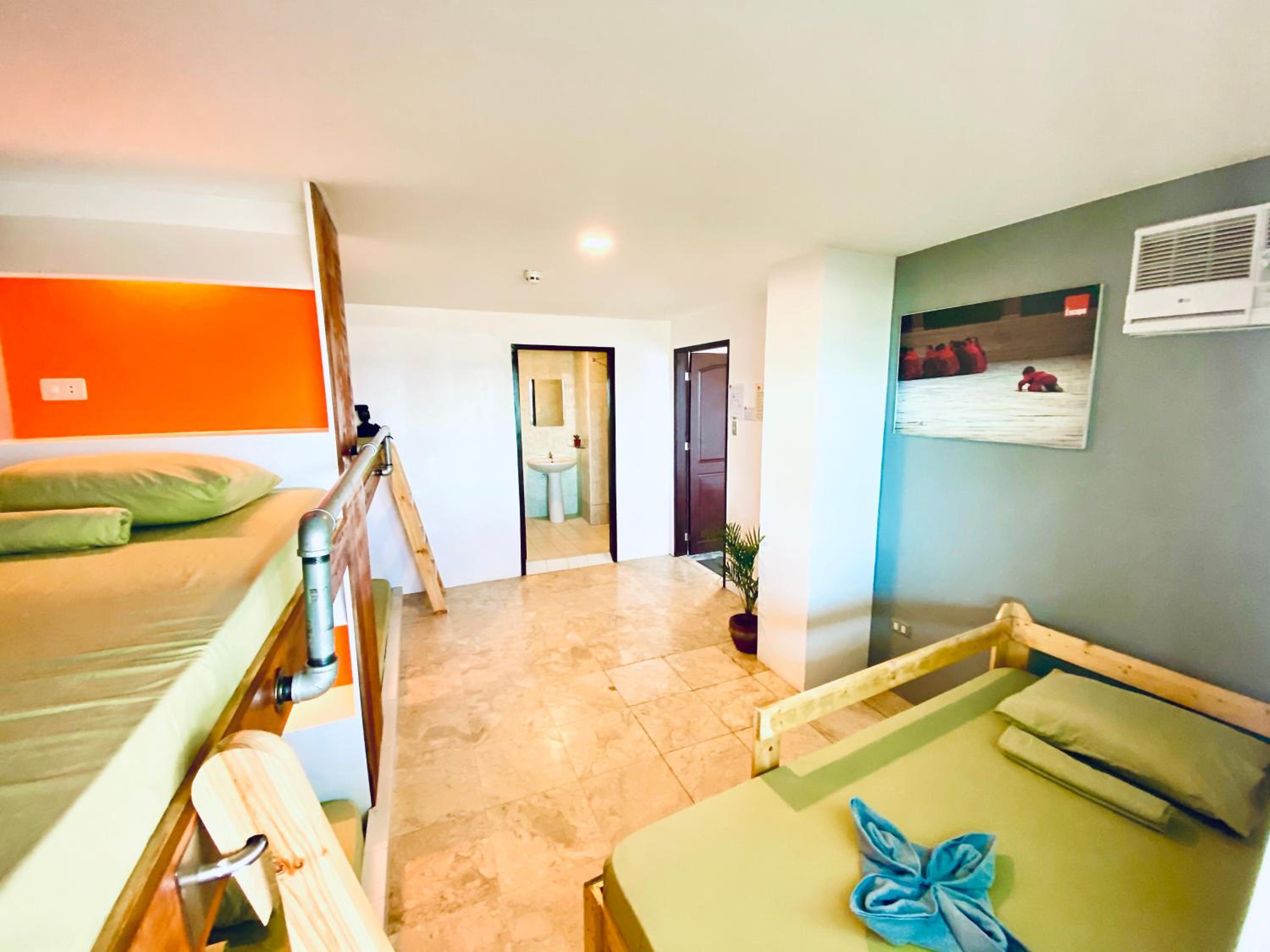 Family Room - Disability Access - Photo 2