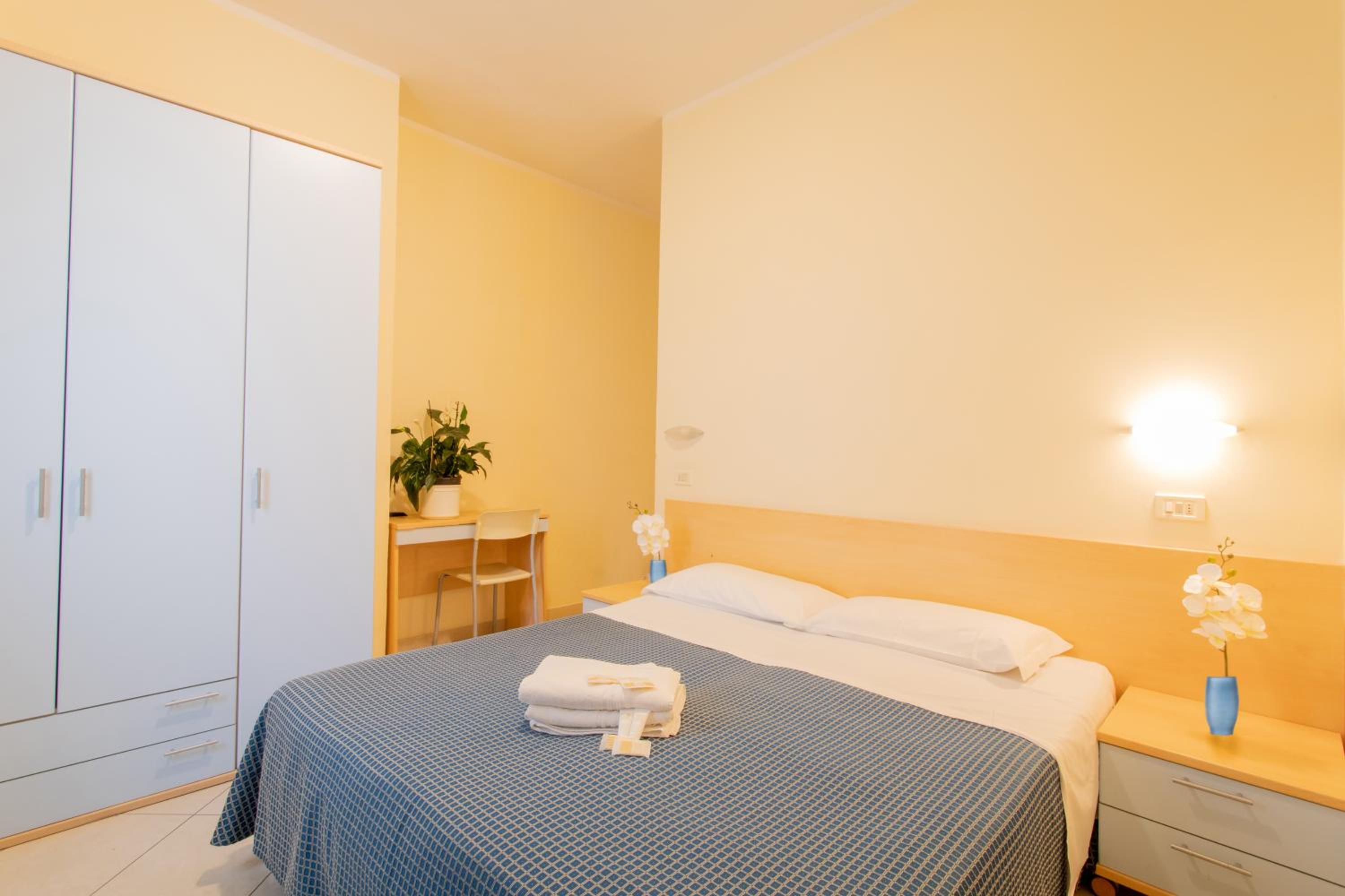Double Room - Photo 2