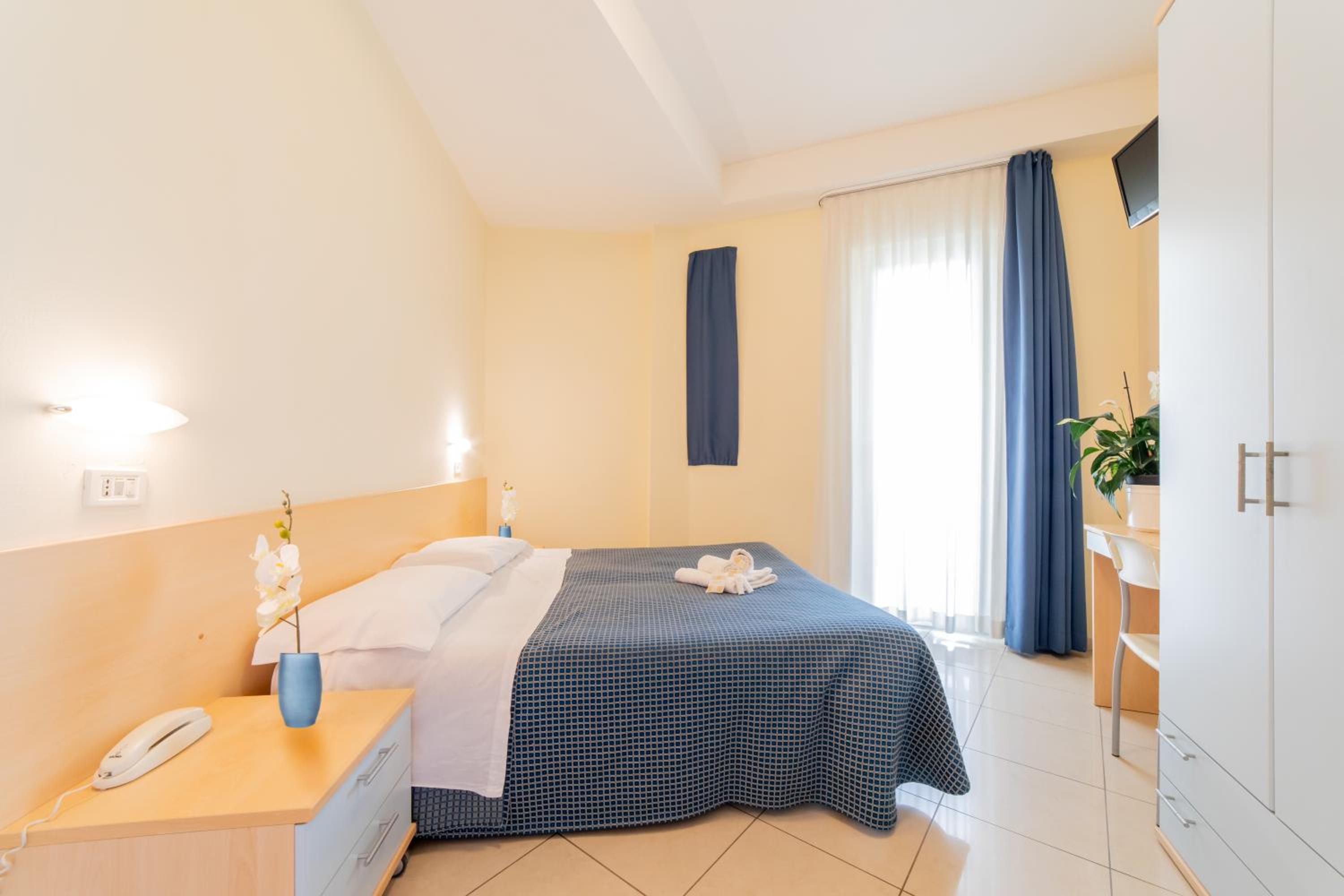 Double Room - Photo 5
