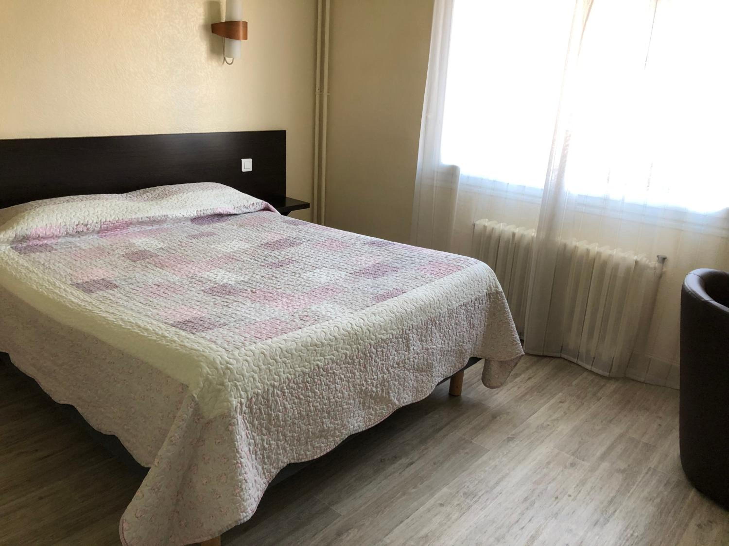 Economy Double Room with Shared Bathroom photo 1