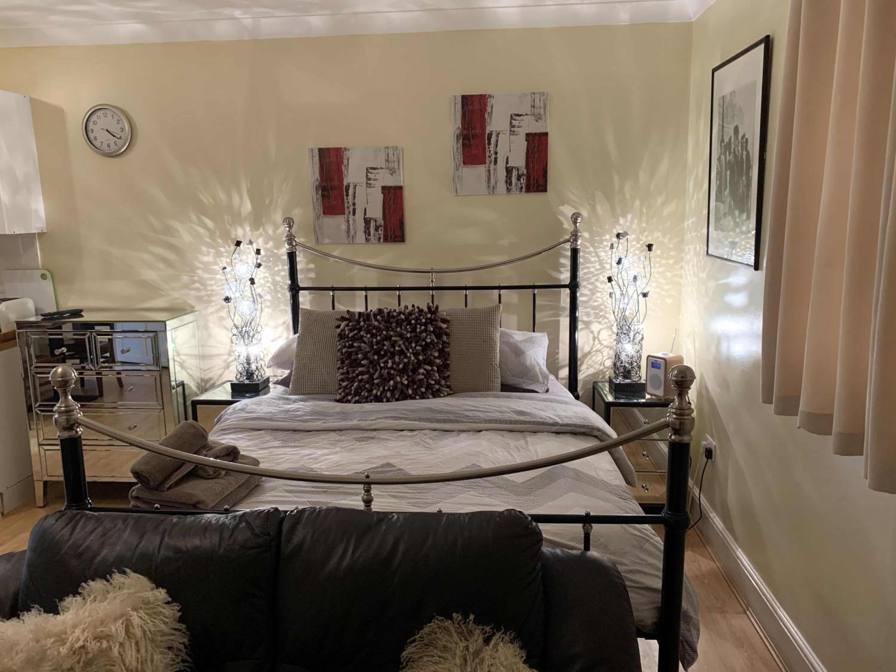 One-Bedroom Apartment photo 2