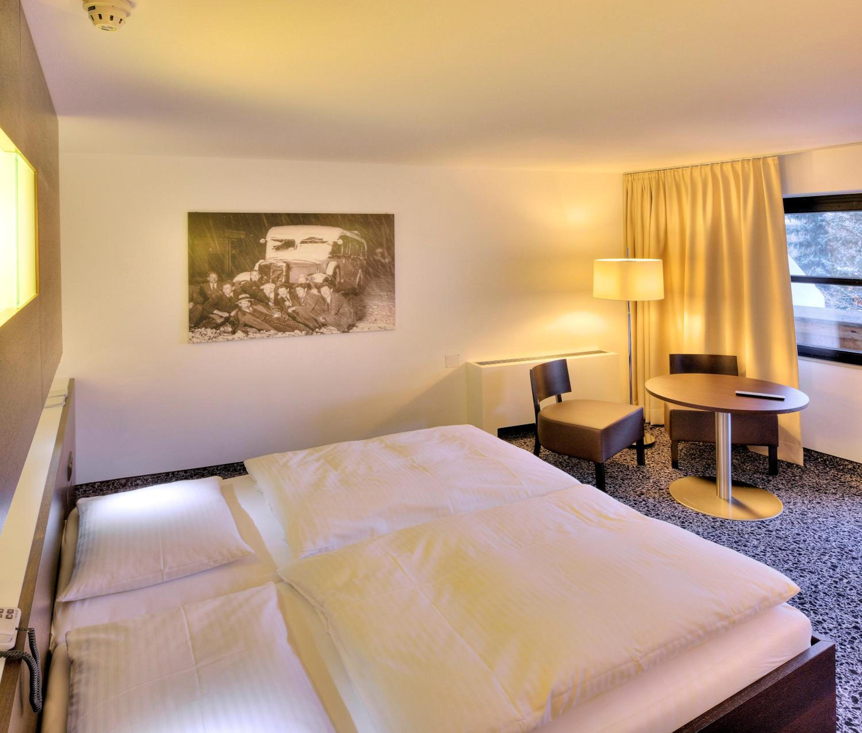 Deluxe Double Room with Bath - Photo 4