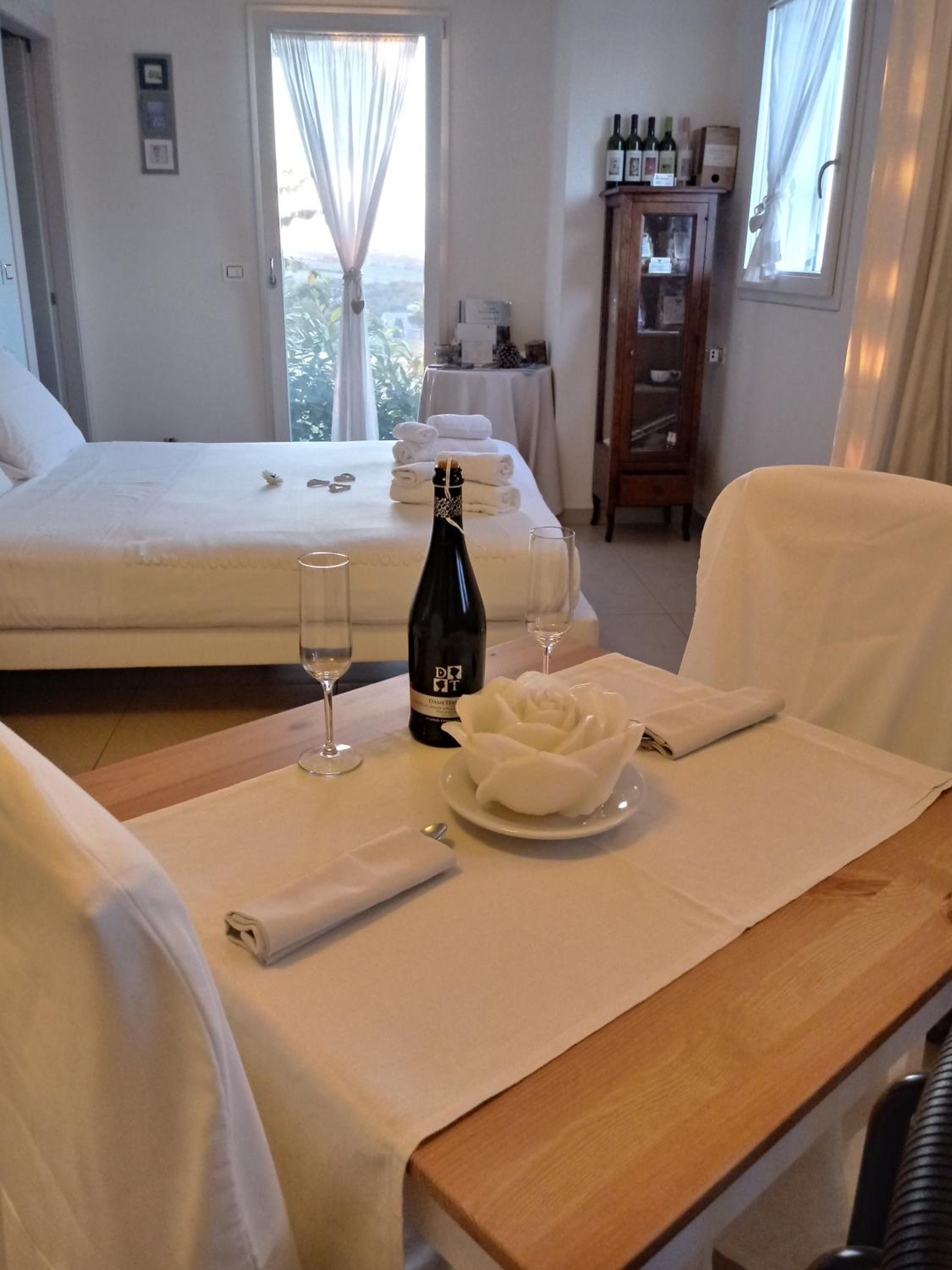 Quadruple Room with Private Bathroom photo 2