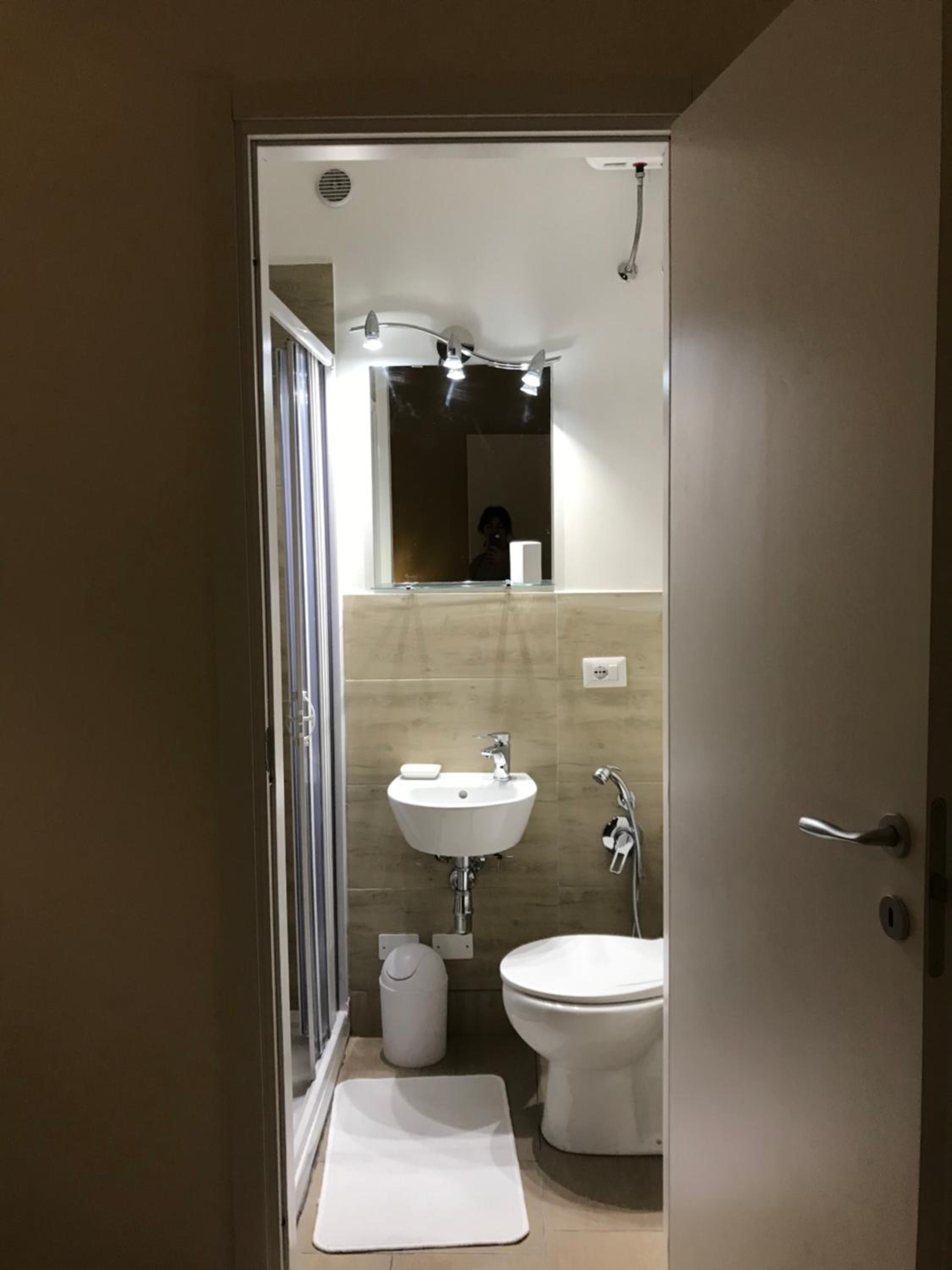 Double Room with Private Bathroom - Photo 7