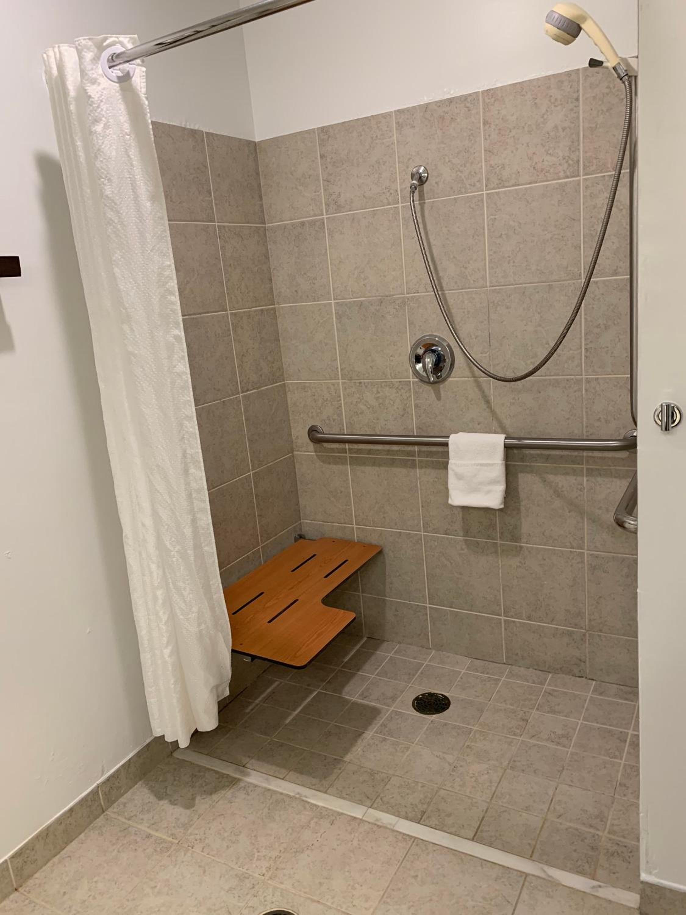 Queen Room with Two Queen Beds - Disability Access-Roll In Shower-Non-Smoking - Photo 4