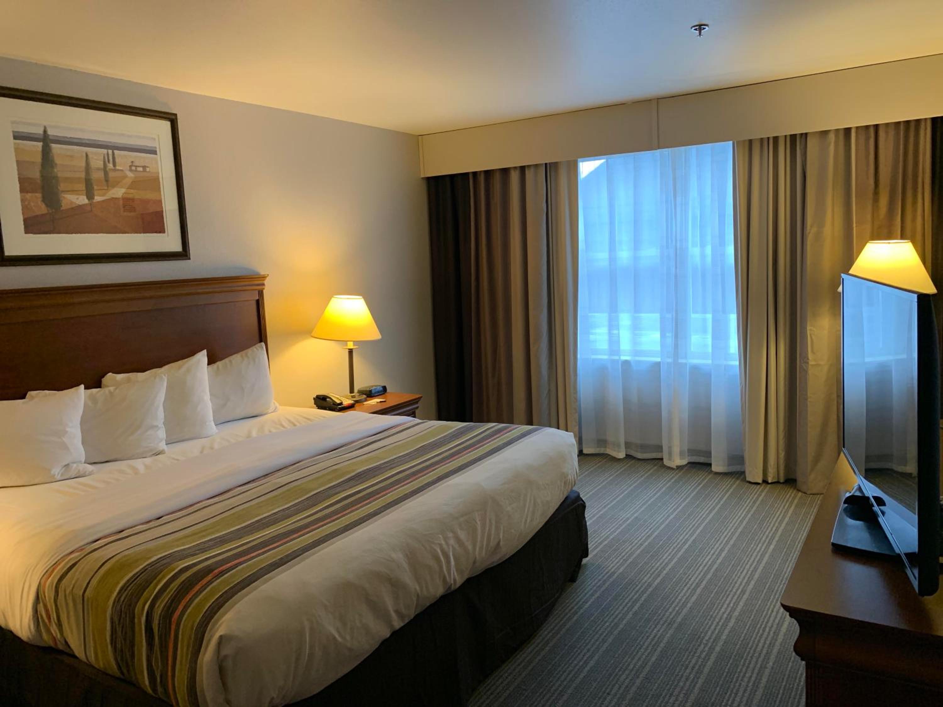 One-Bedroom King Suite - Disability Access/Non-Smoking - Photo 3