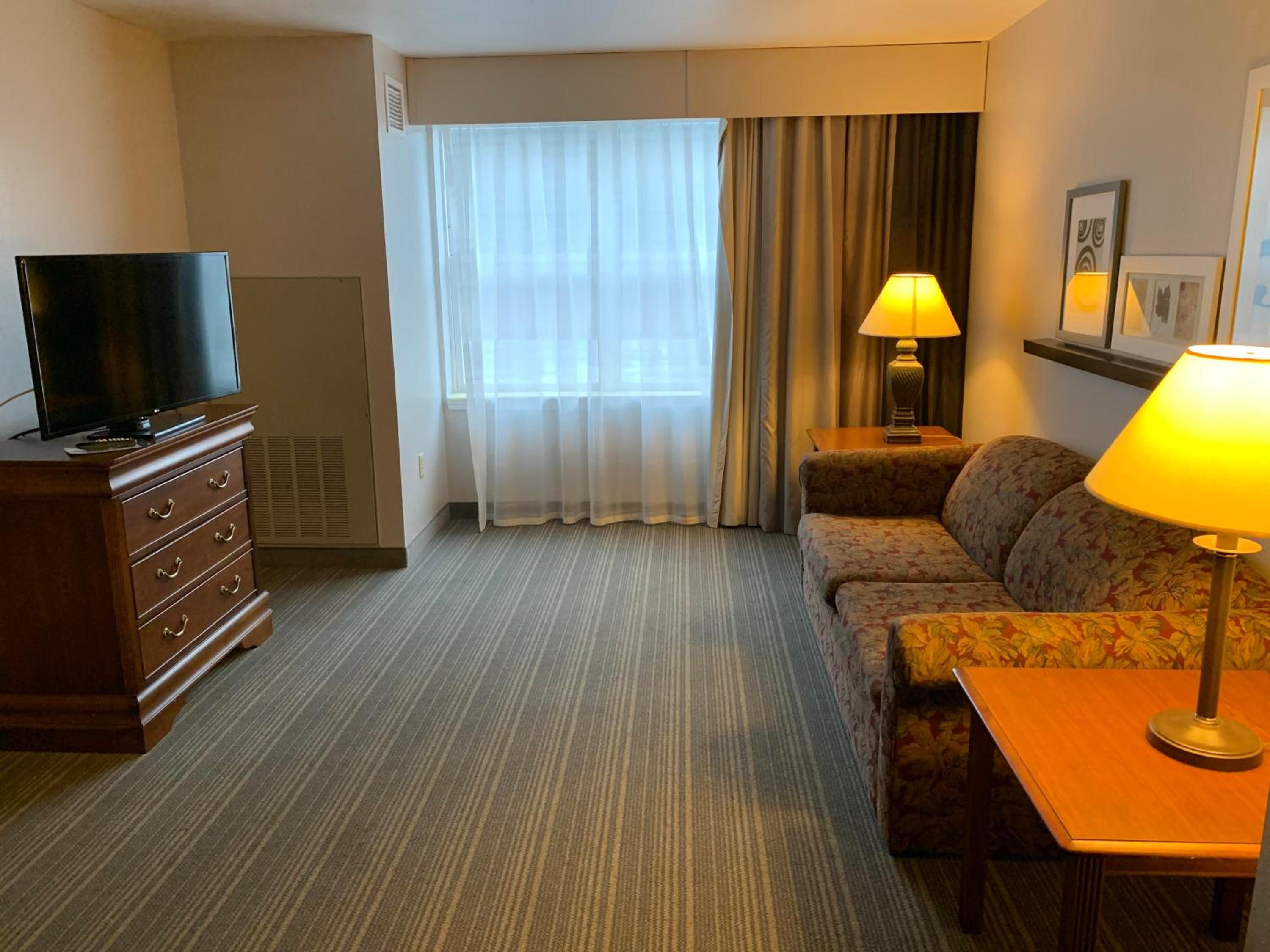 One-Bedroom King Suite - Disability Access/Non-Smoking - Photo 2