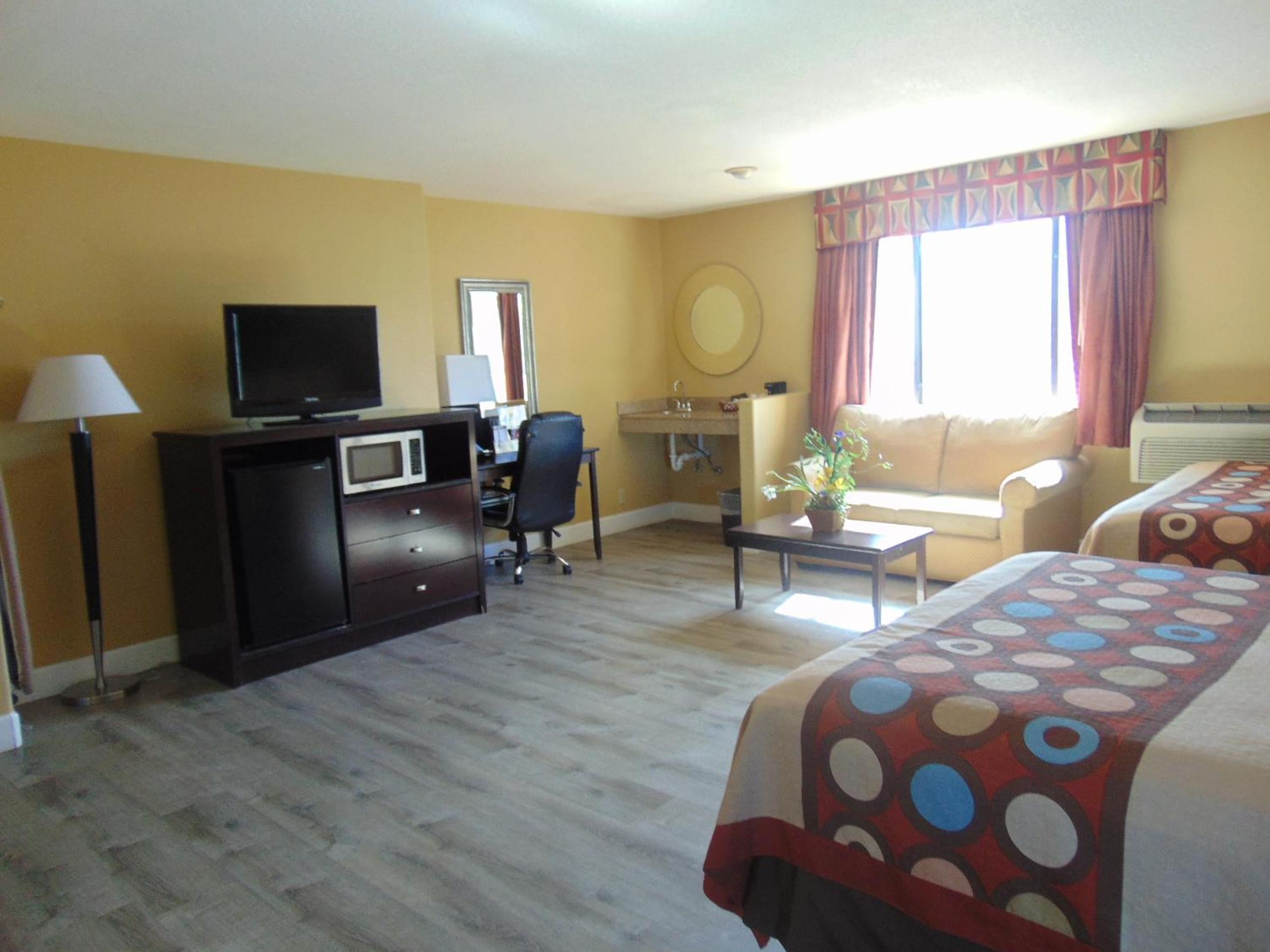 Studio Suite with Two Queen Beds - Non-Smoking - Photo 6