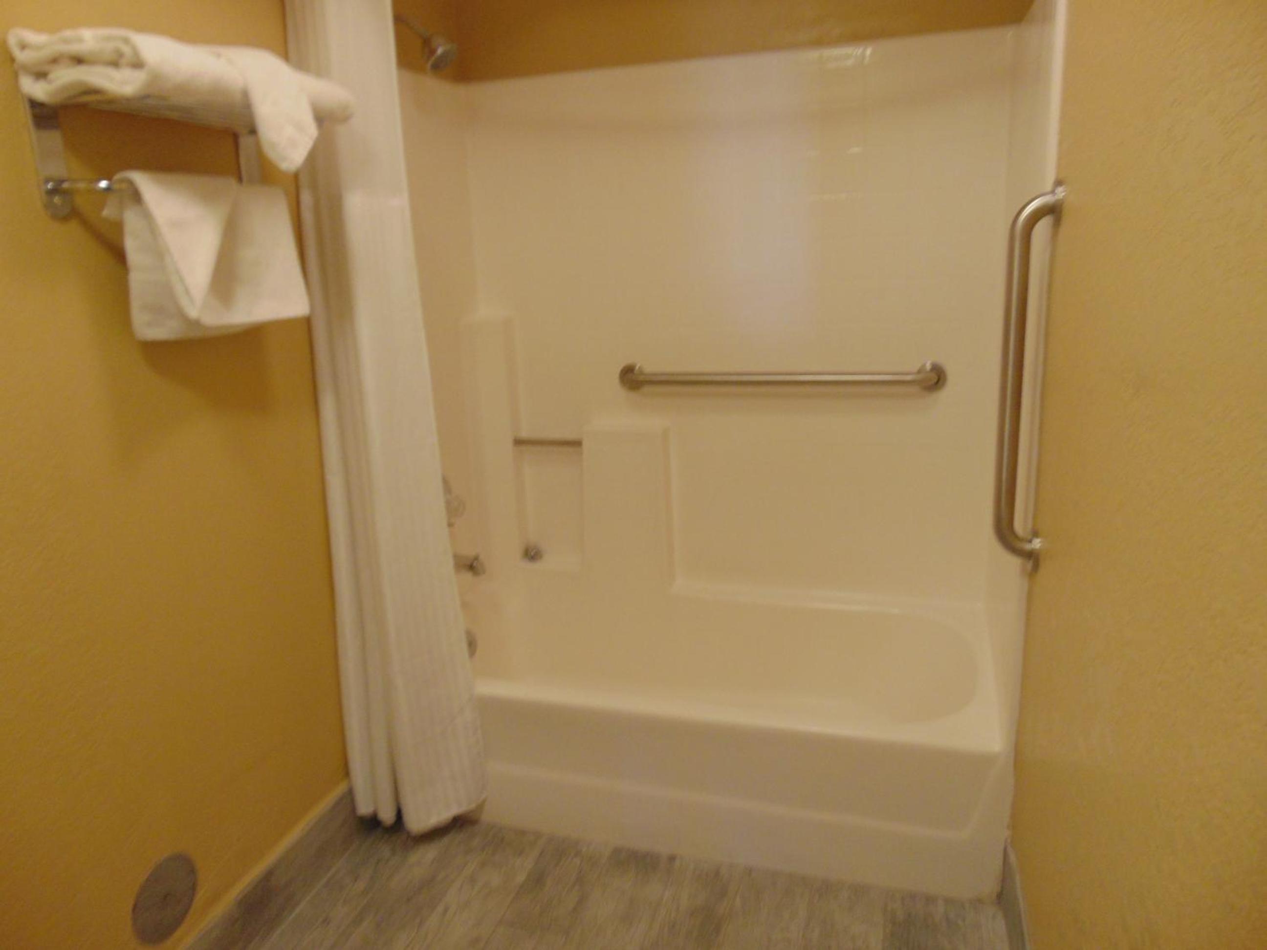 King Room - Non-Smoking - Photo 6