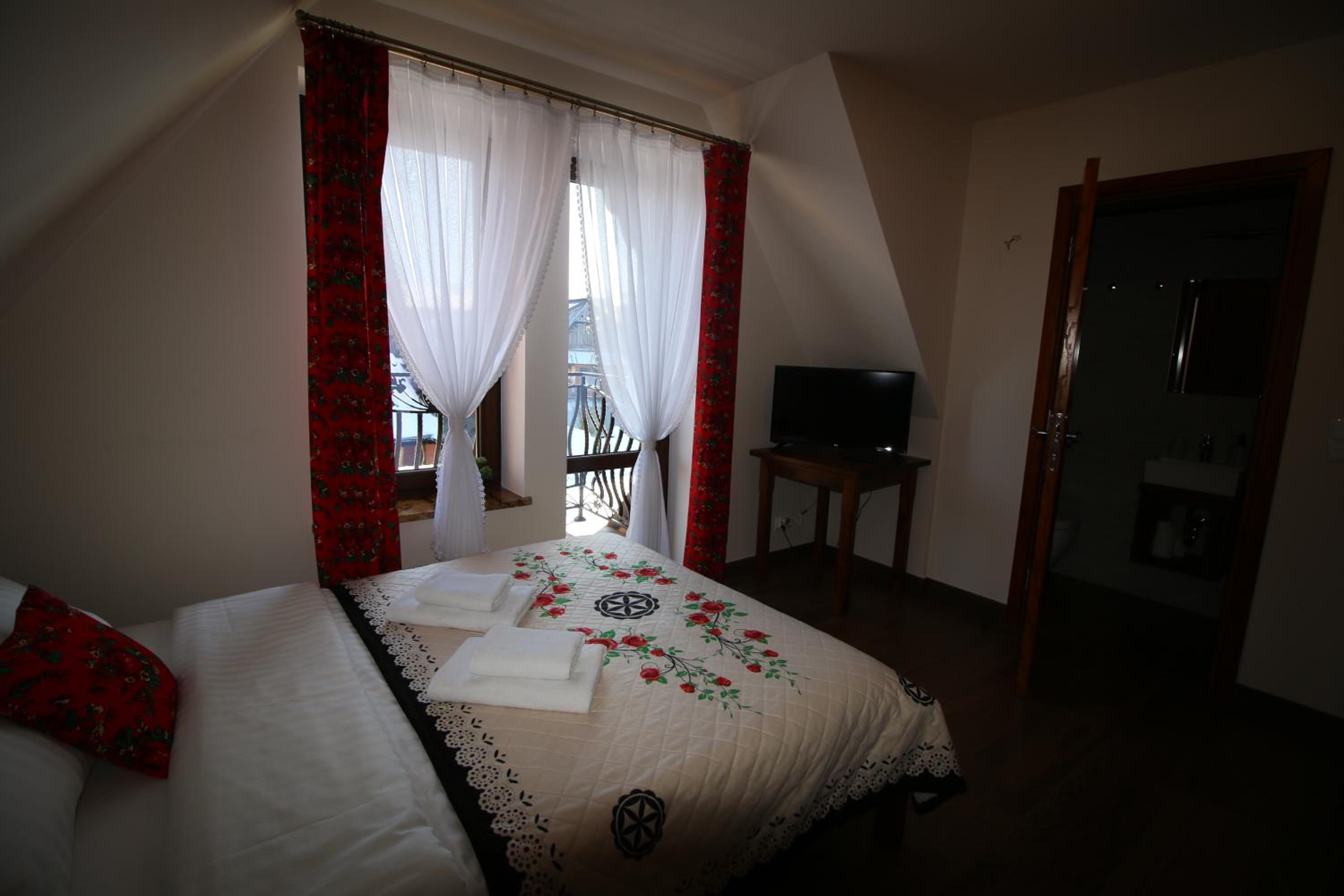 Triple Room with Private Bathroom - Photo 4