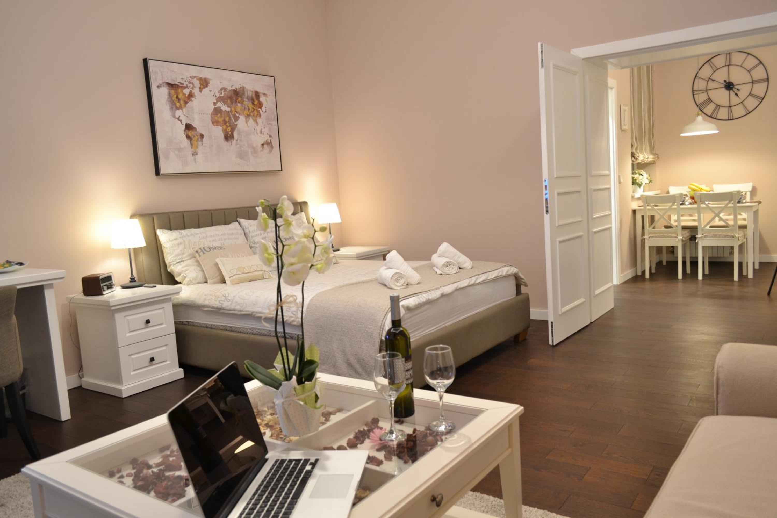 One-Bedroom Apartment - Photo 9