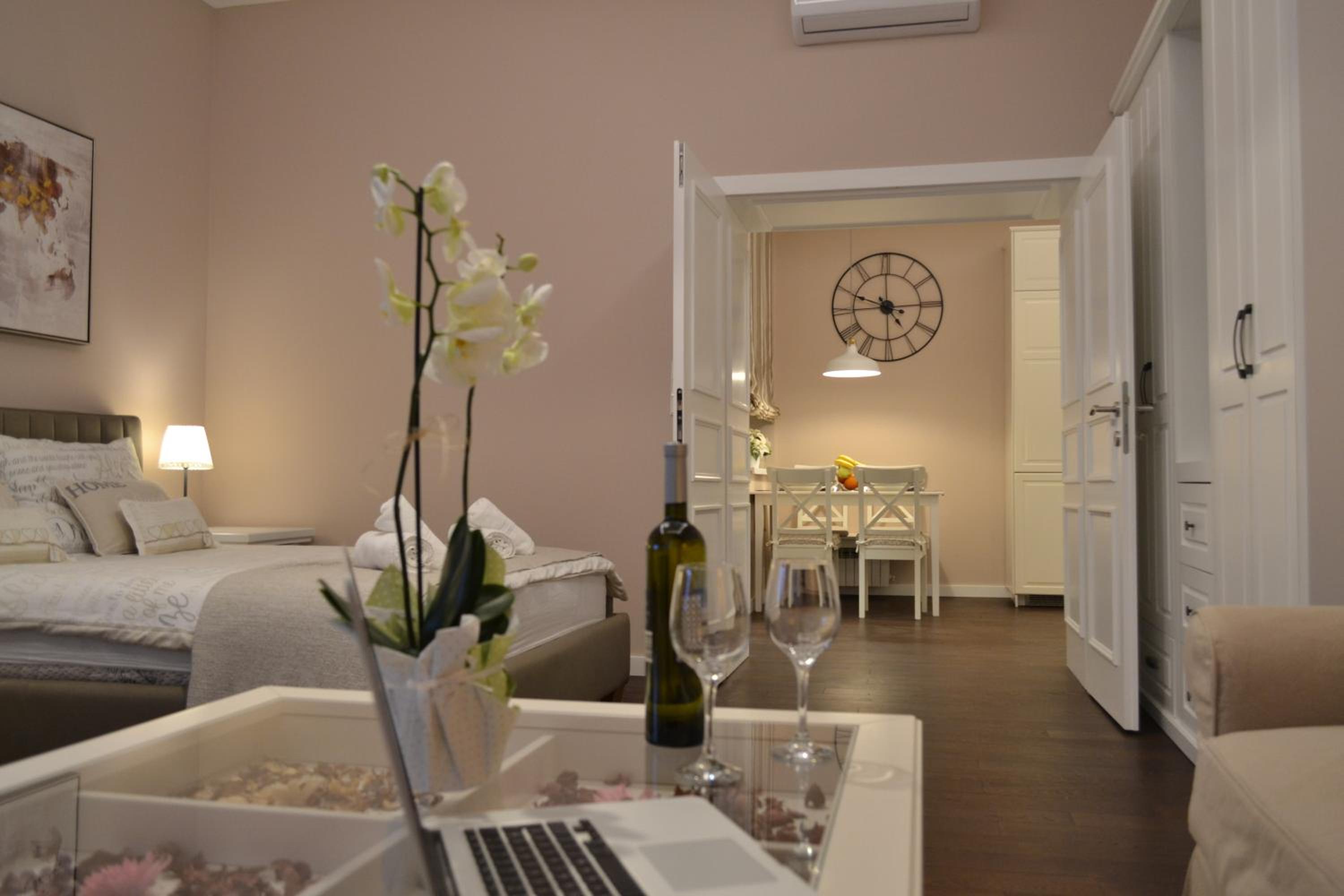 One-Bedroom Apartment - Photo 11
