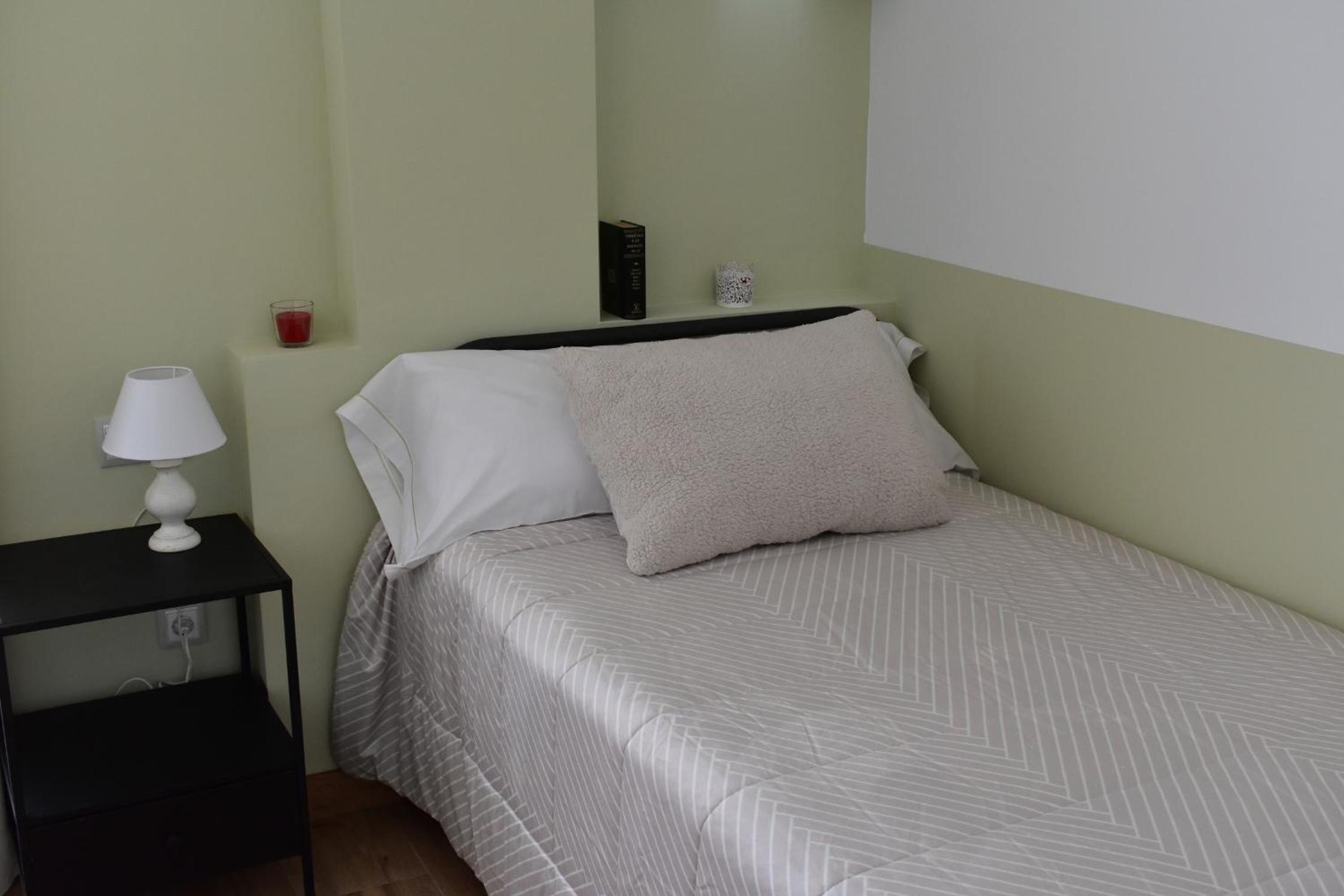 Single Room with Private Bathroom photo 2