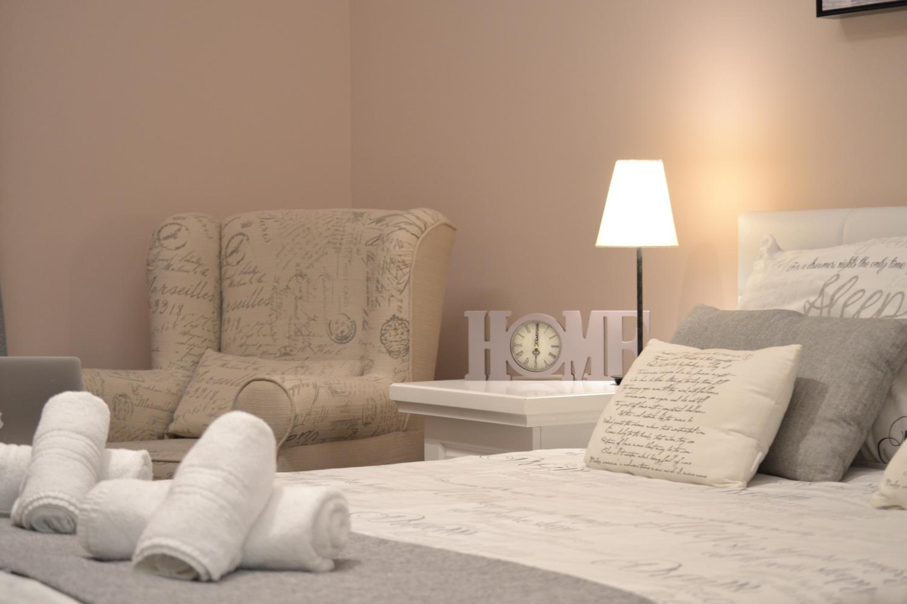 Studio Apartment - Photo 4