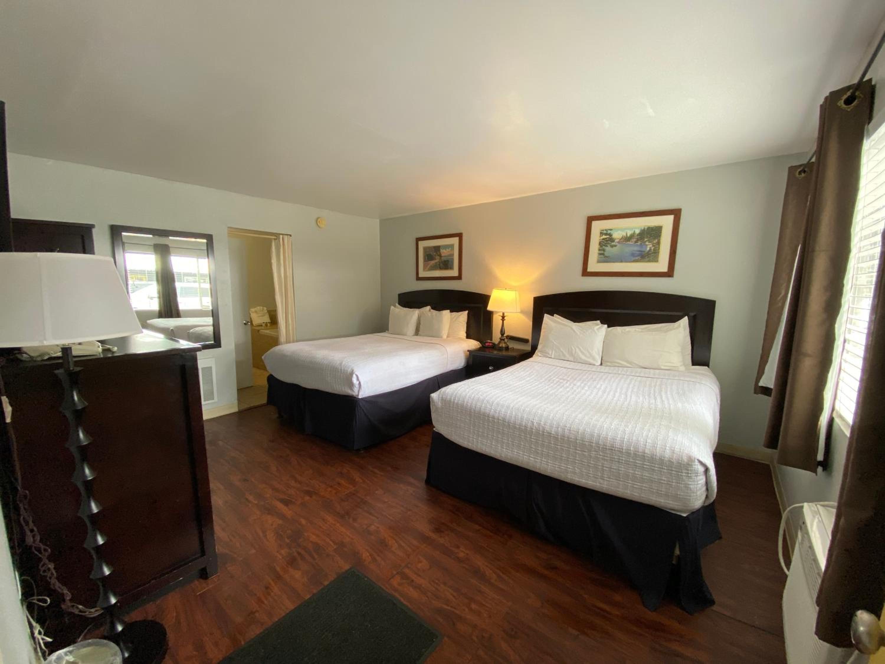 Two Queen Room with Spa Bath - Photo 1