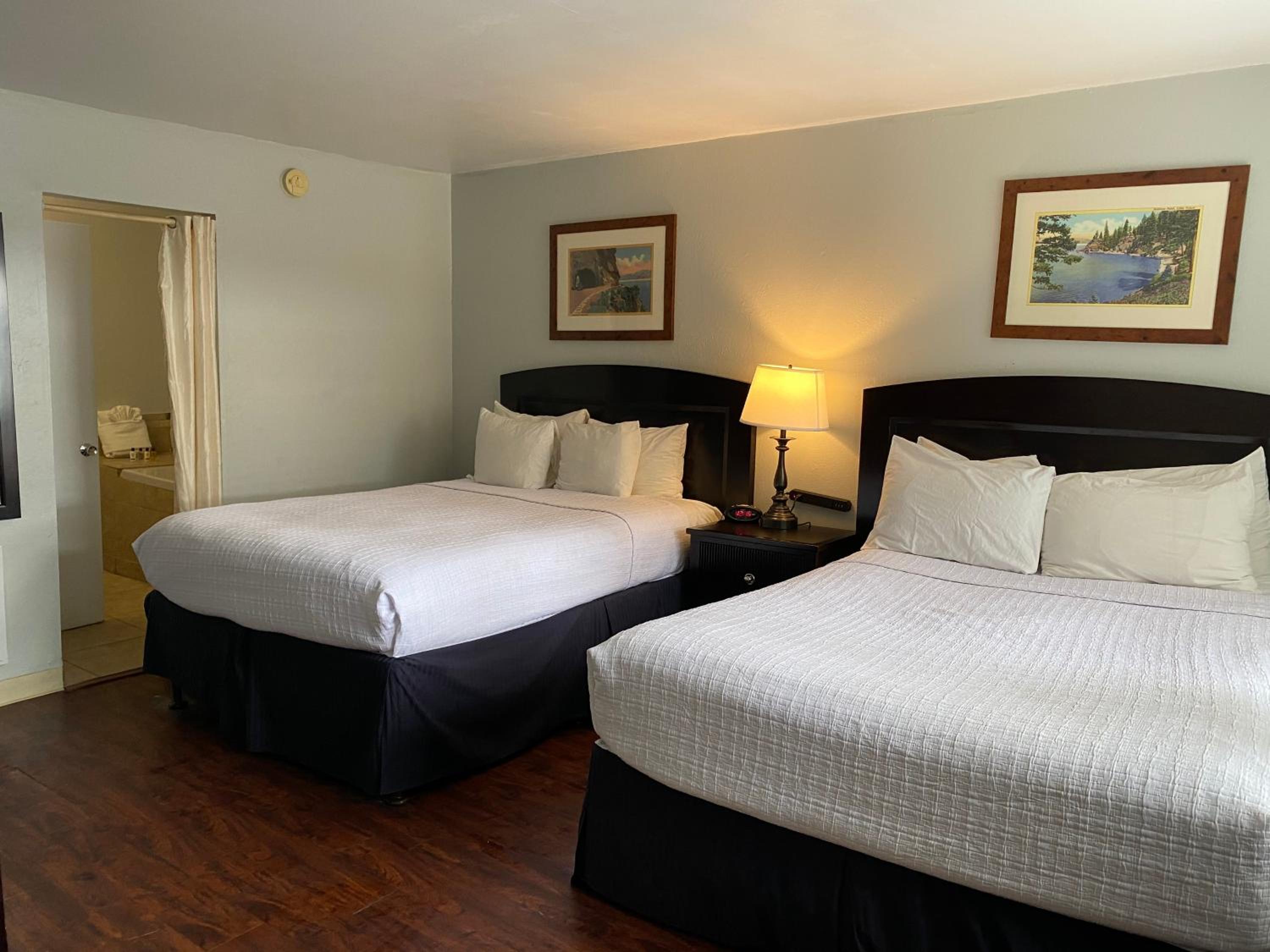 Two Queen Room with Spa Bath - Photo 2