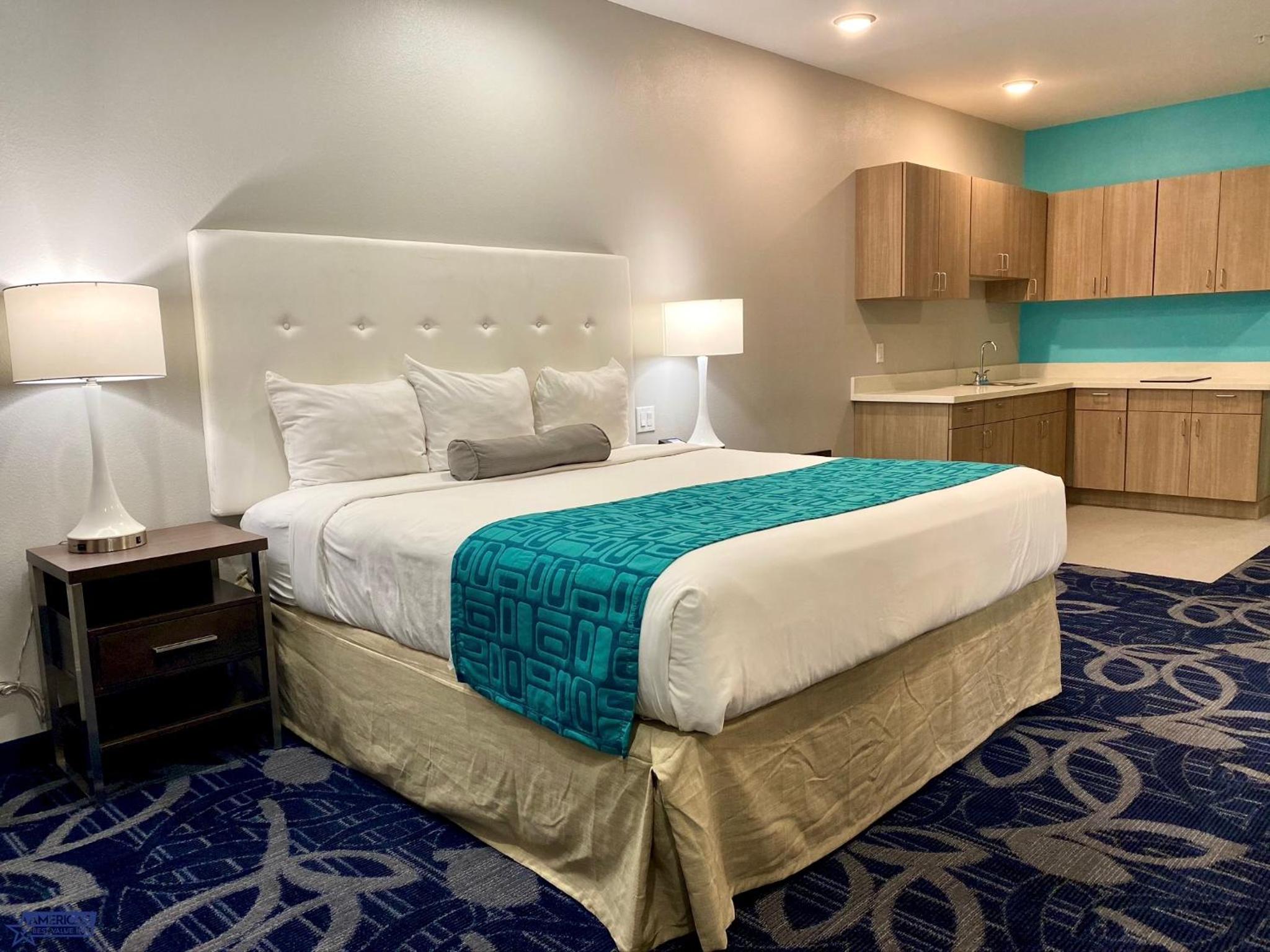Deluxe King Room