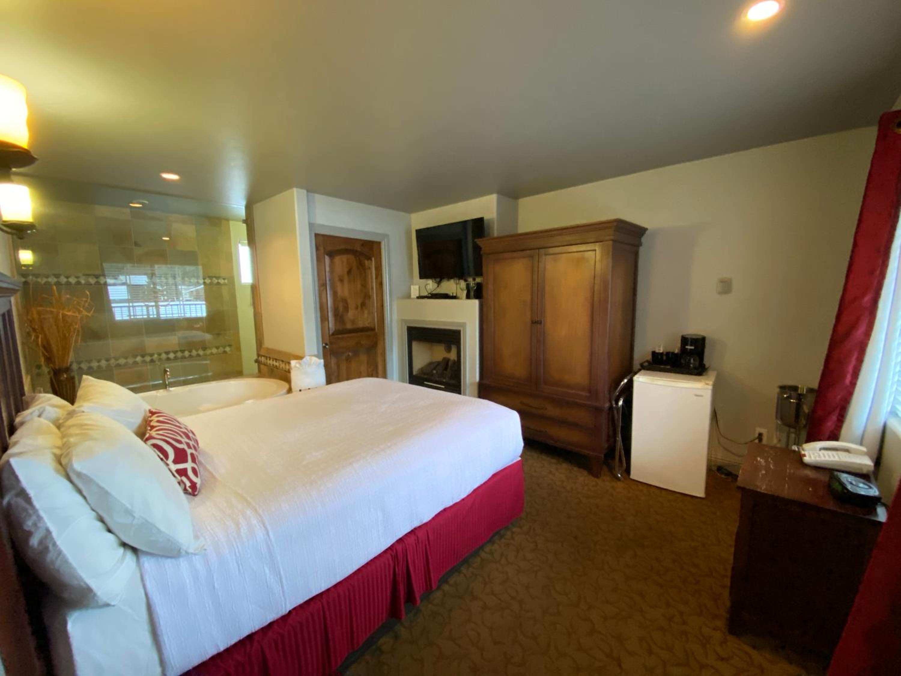 Queen Room with Spa Bath - Photo 8