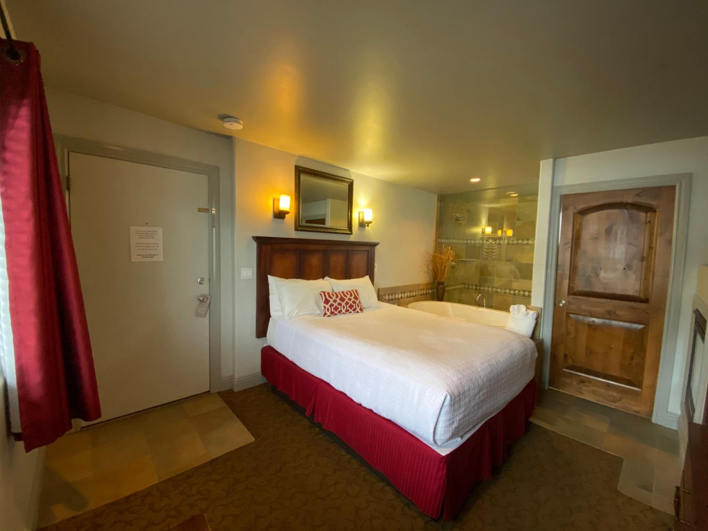 Queen Room with Spa Bath - Photo 1