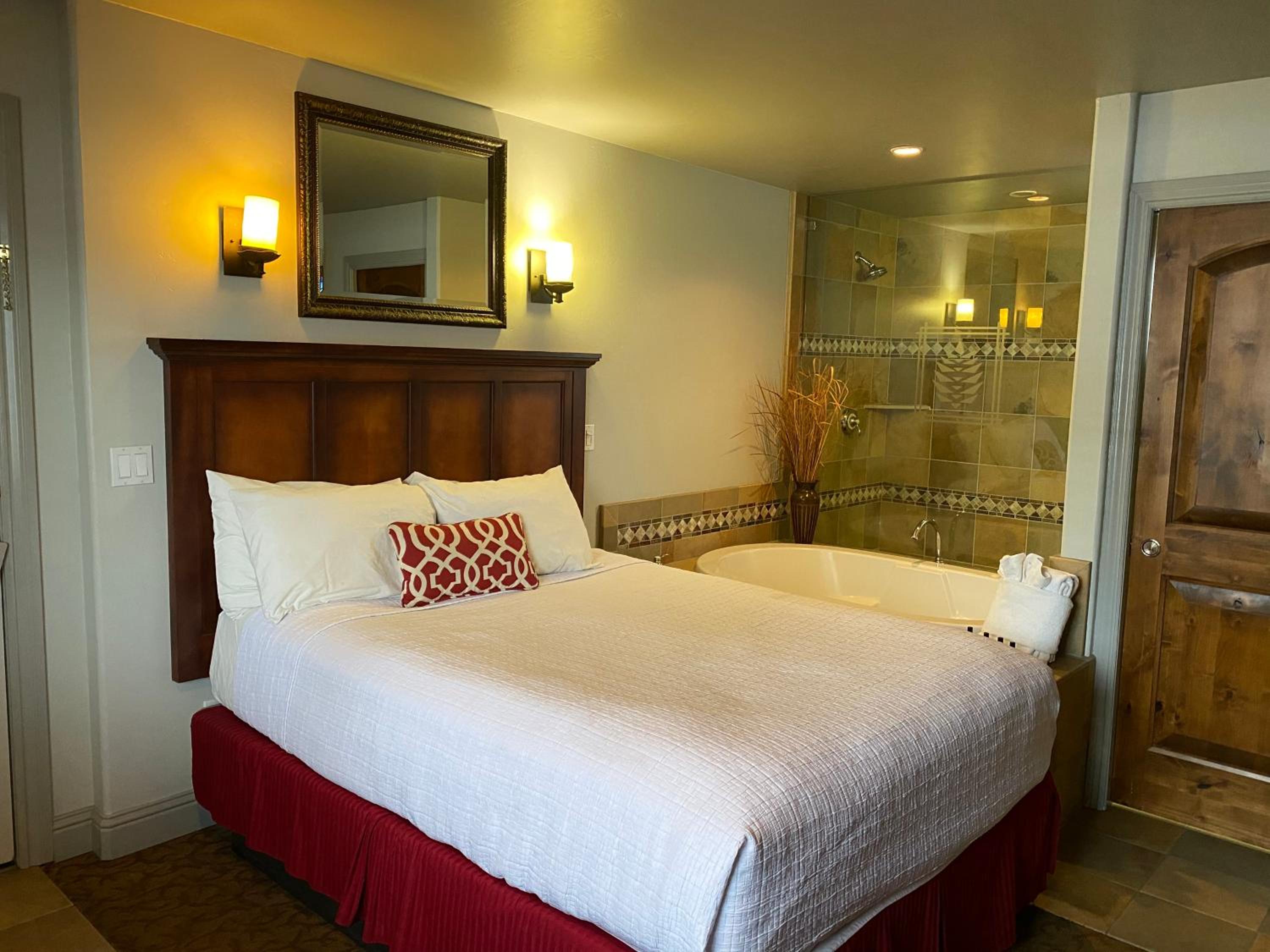 Queen Room with Spa Bath - Photo 9