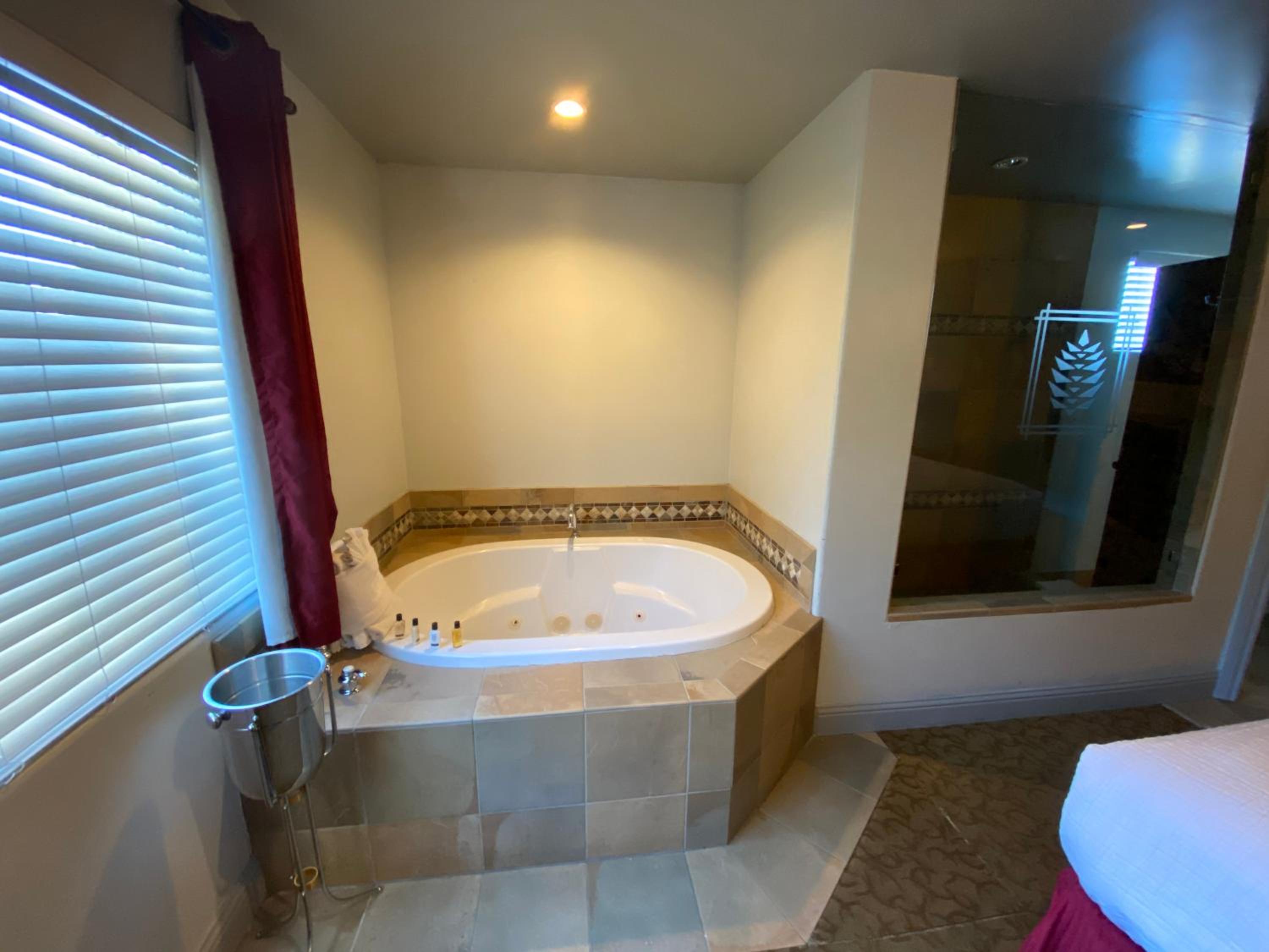 King Room with Spa Bath - Photo 6