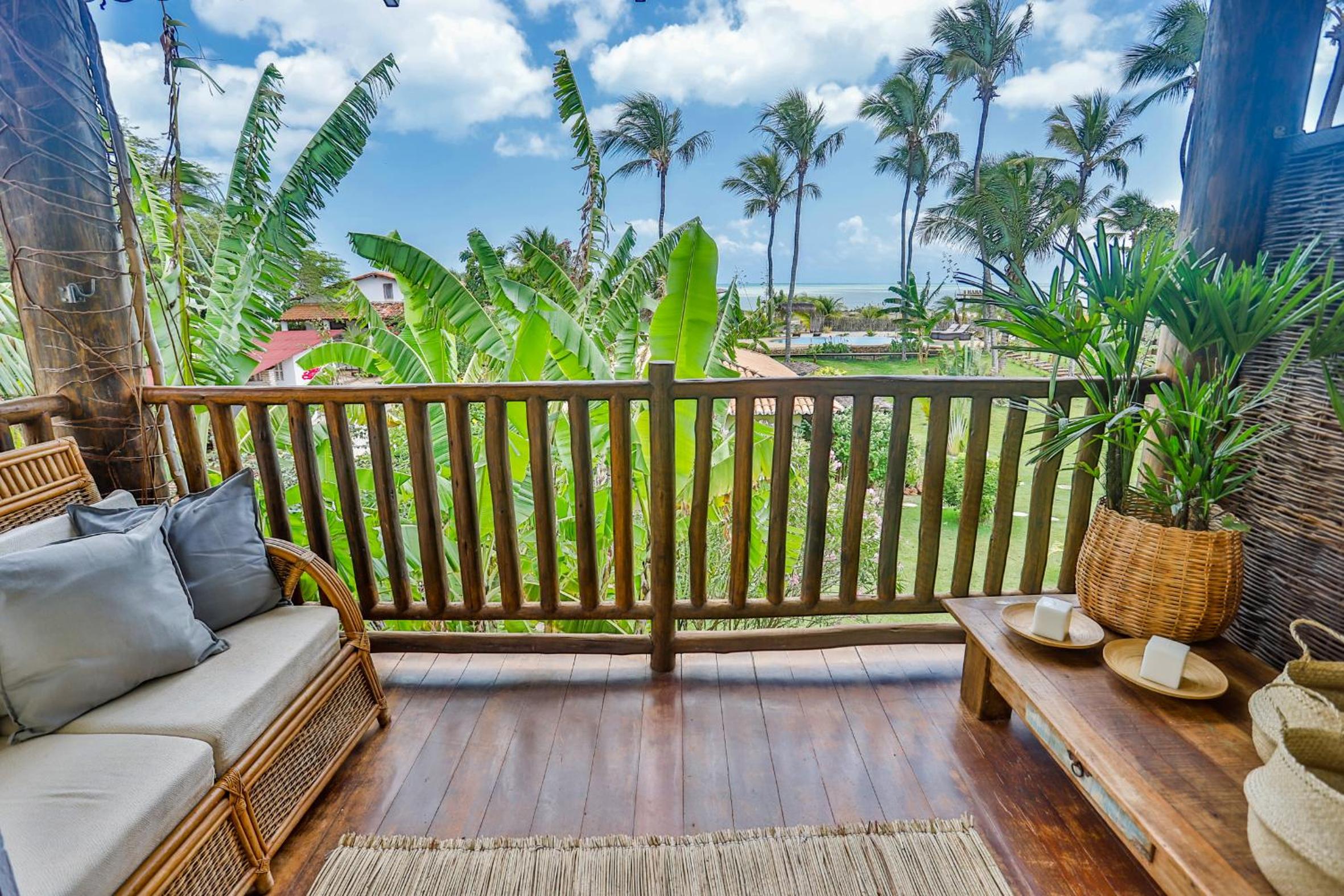 Deluxe Suite with Sea View - Photo 6