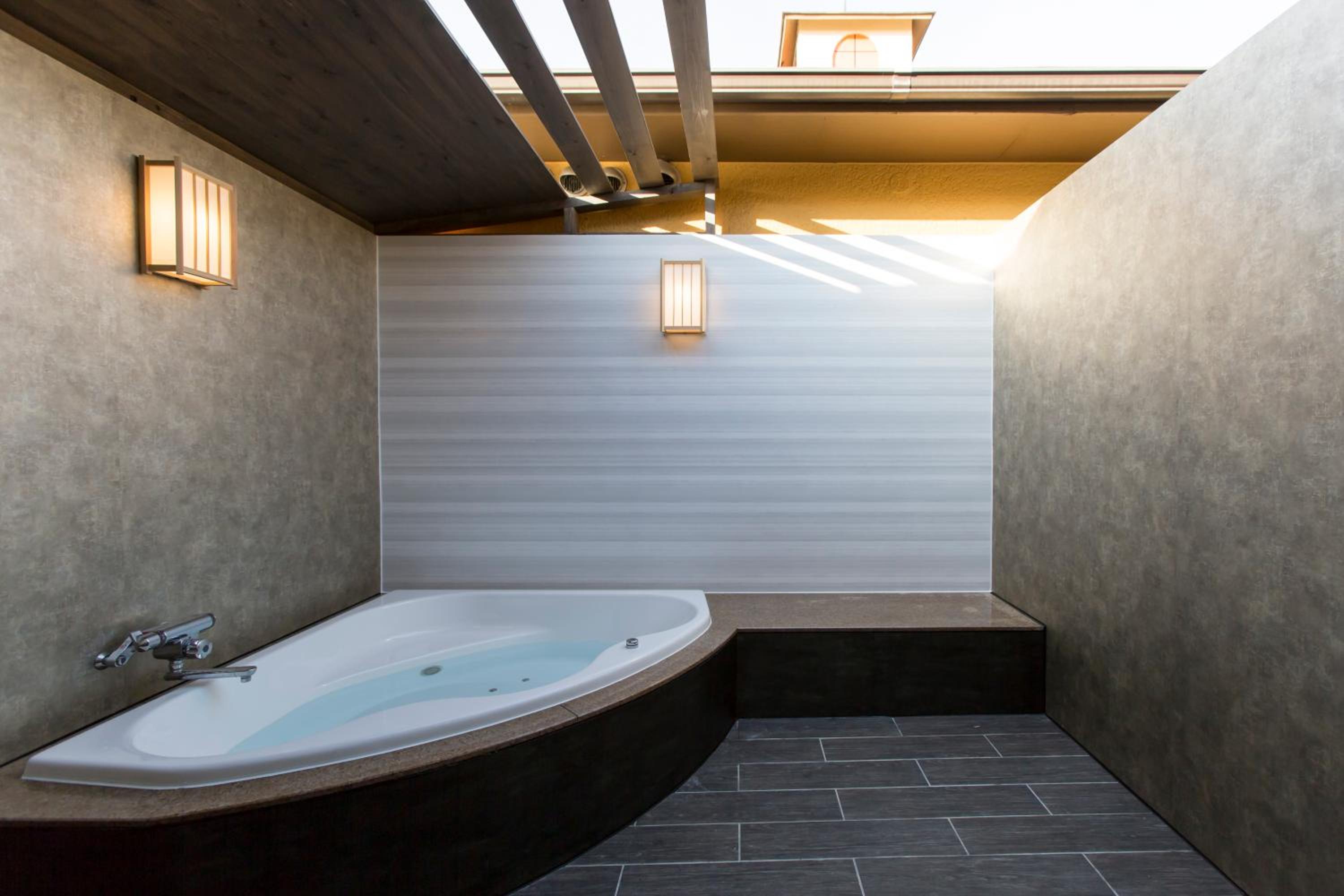 Double room with Open-Air Bath - Photo 4