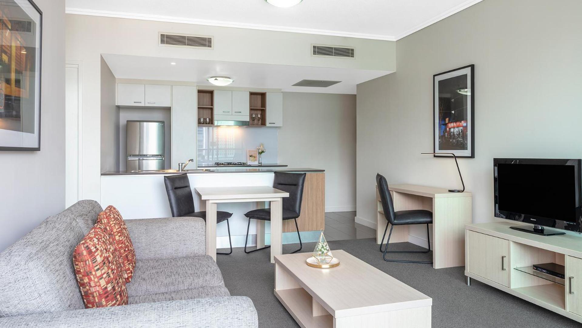 One-Bedroom Apartment - No Housekeeping - Photo 6