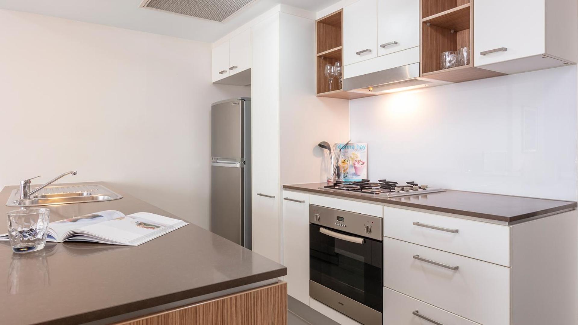 Executive One-Bedroom Apartment - Photo 8