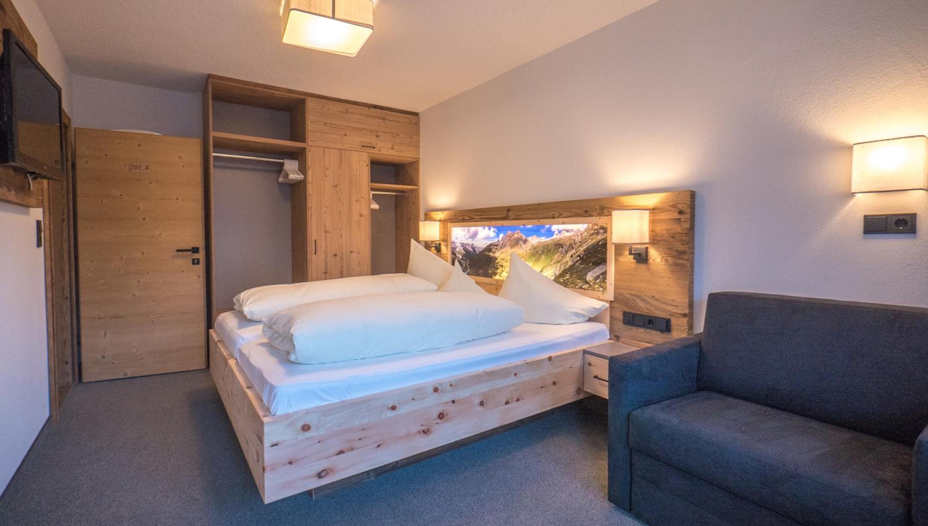 One-Bedroom Apartment with Balcony photo 1