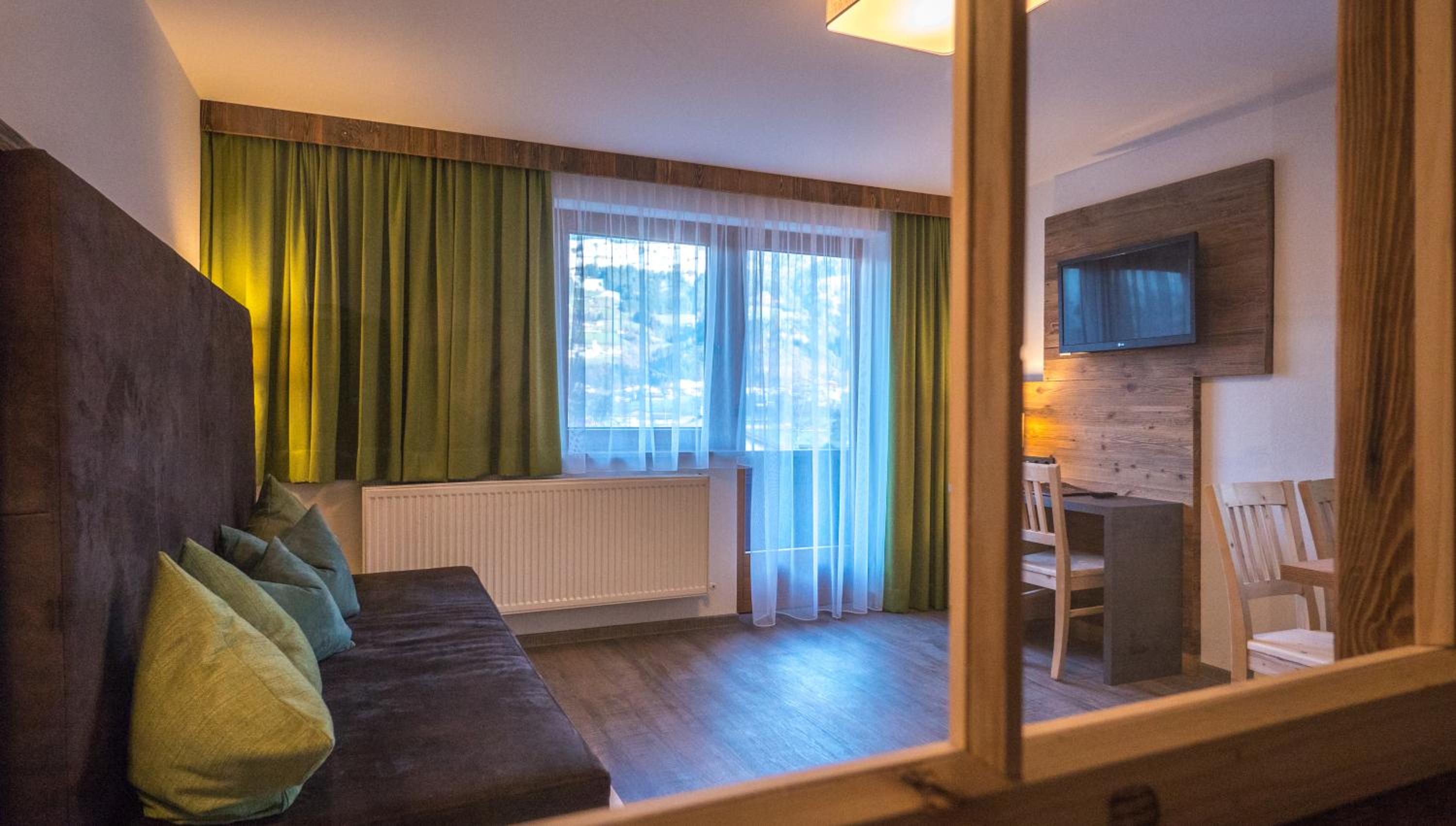 One-Bedroom Apartment with Balcony photo 2