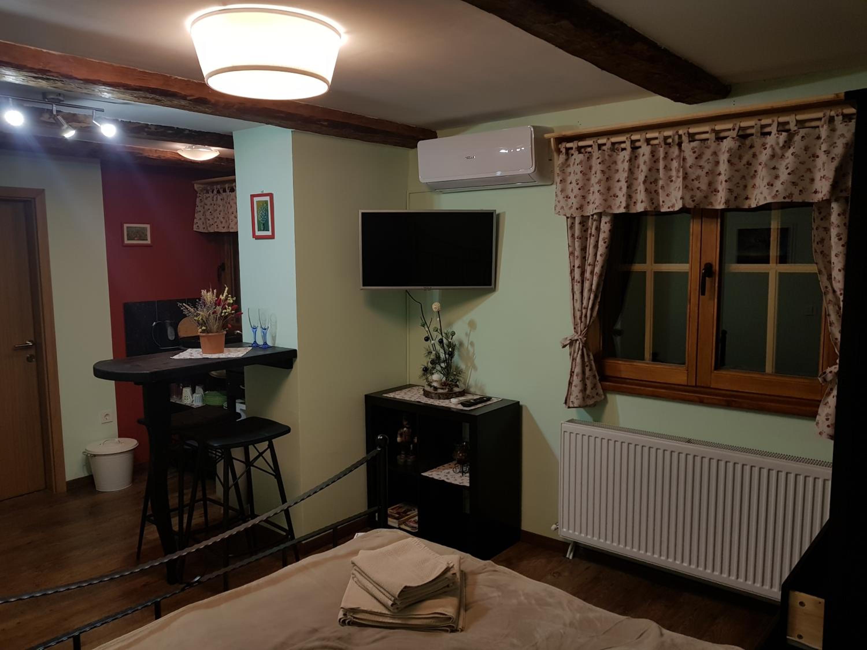 One-Bedroom Apartment photo 2