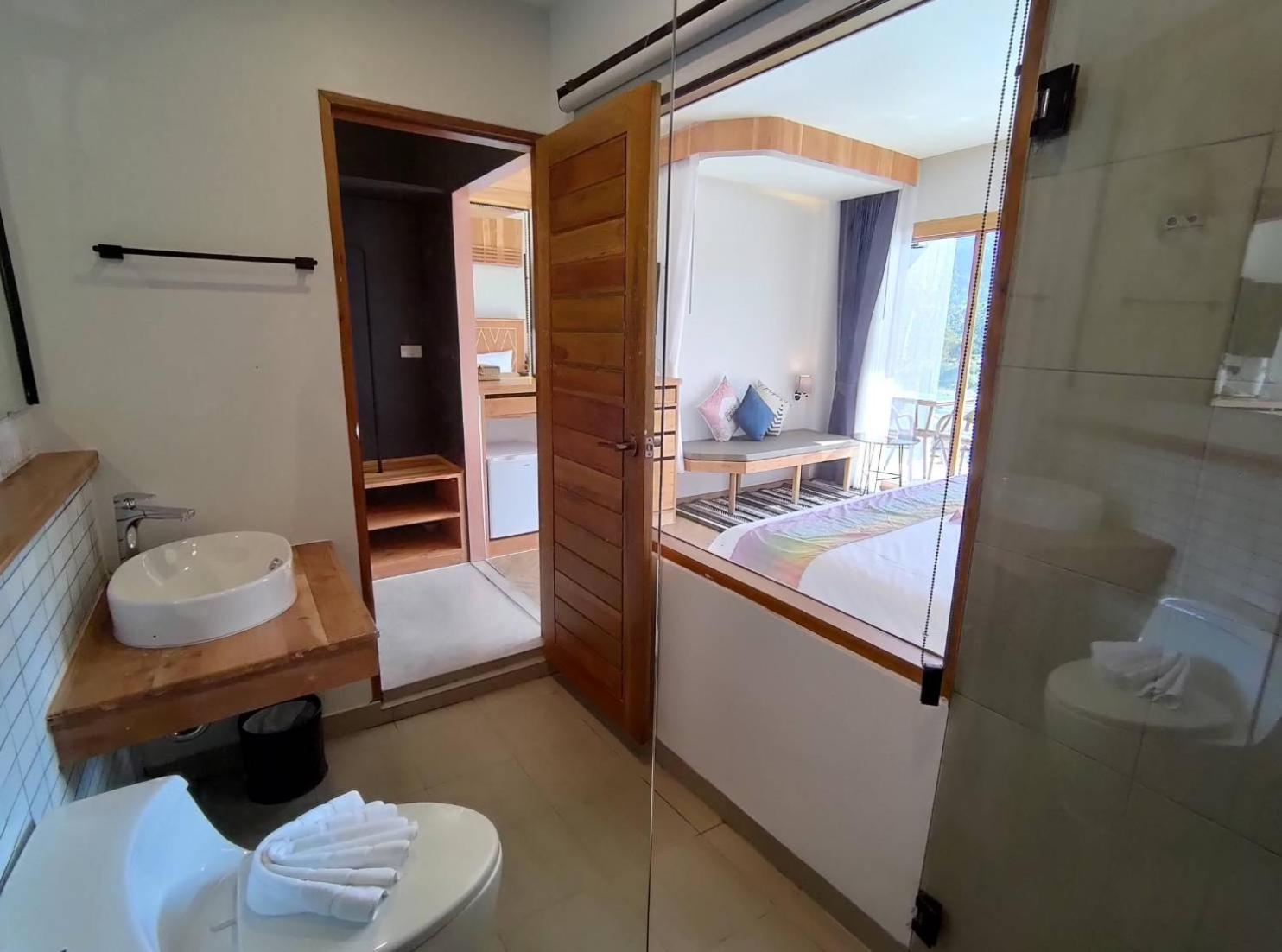Suite with Mountain View - Photo 3