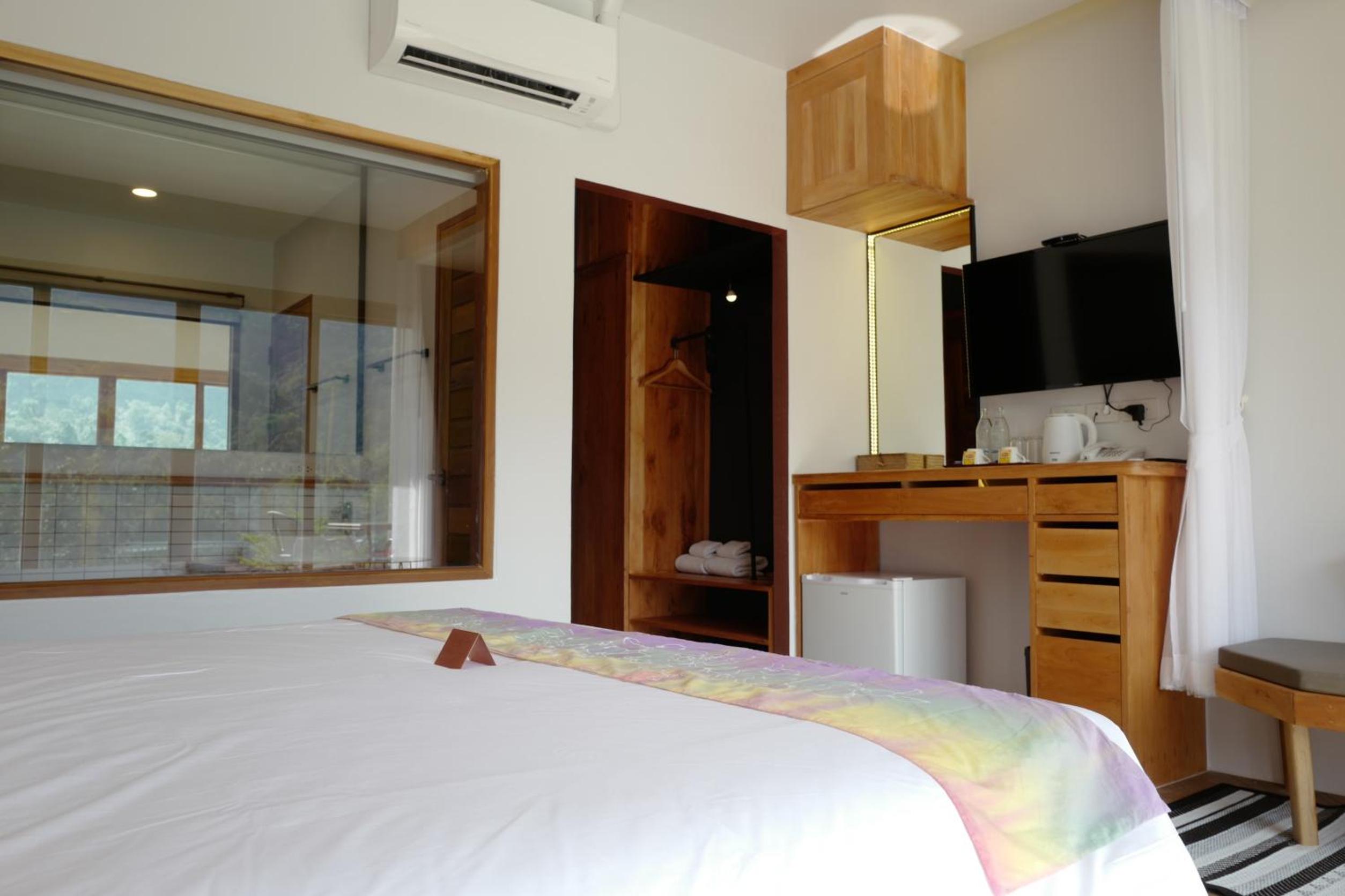 Suite with Mountain View - Photo 6