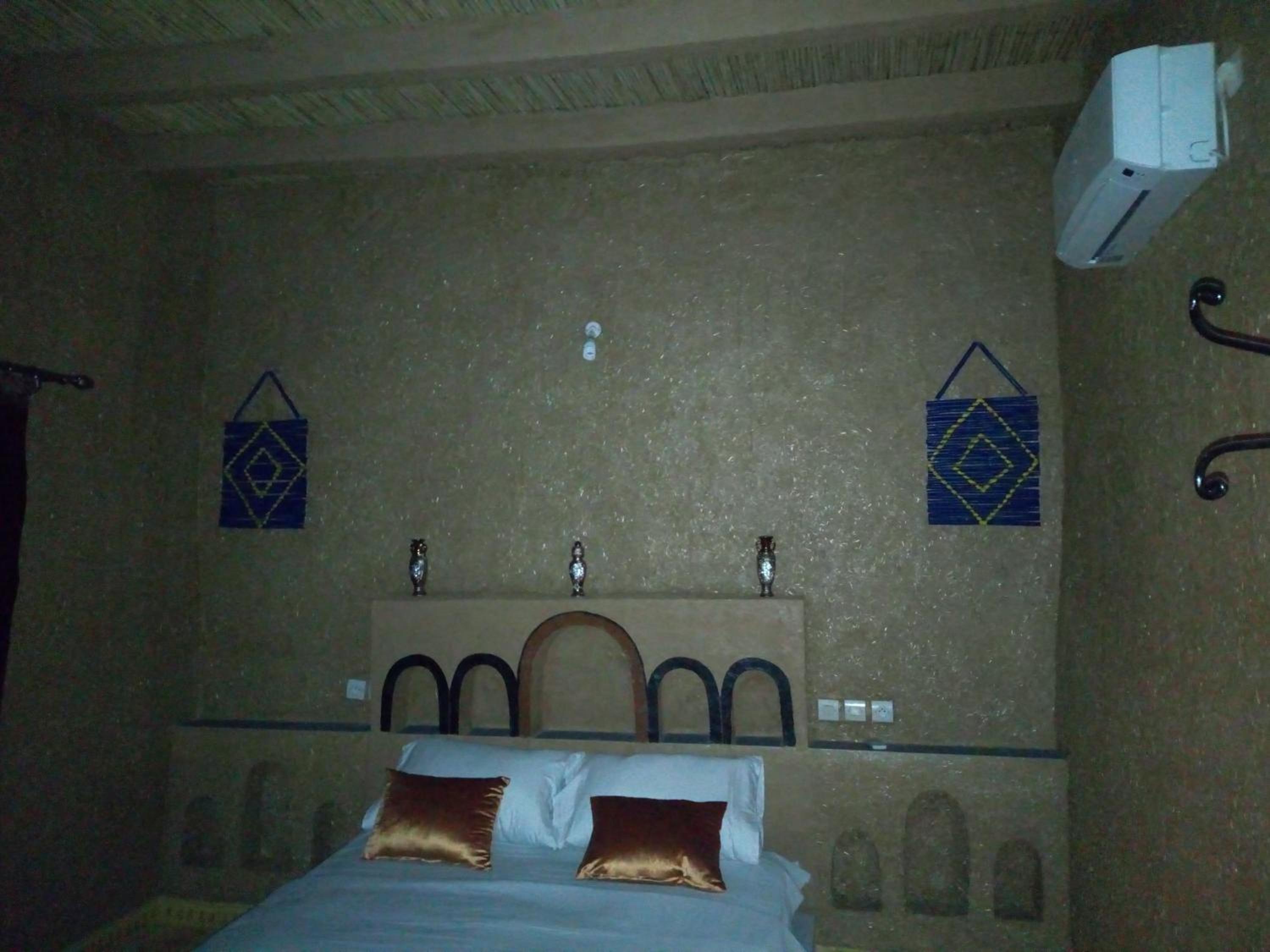 Double Room with Private Bathroom - Photo 6