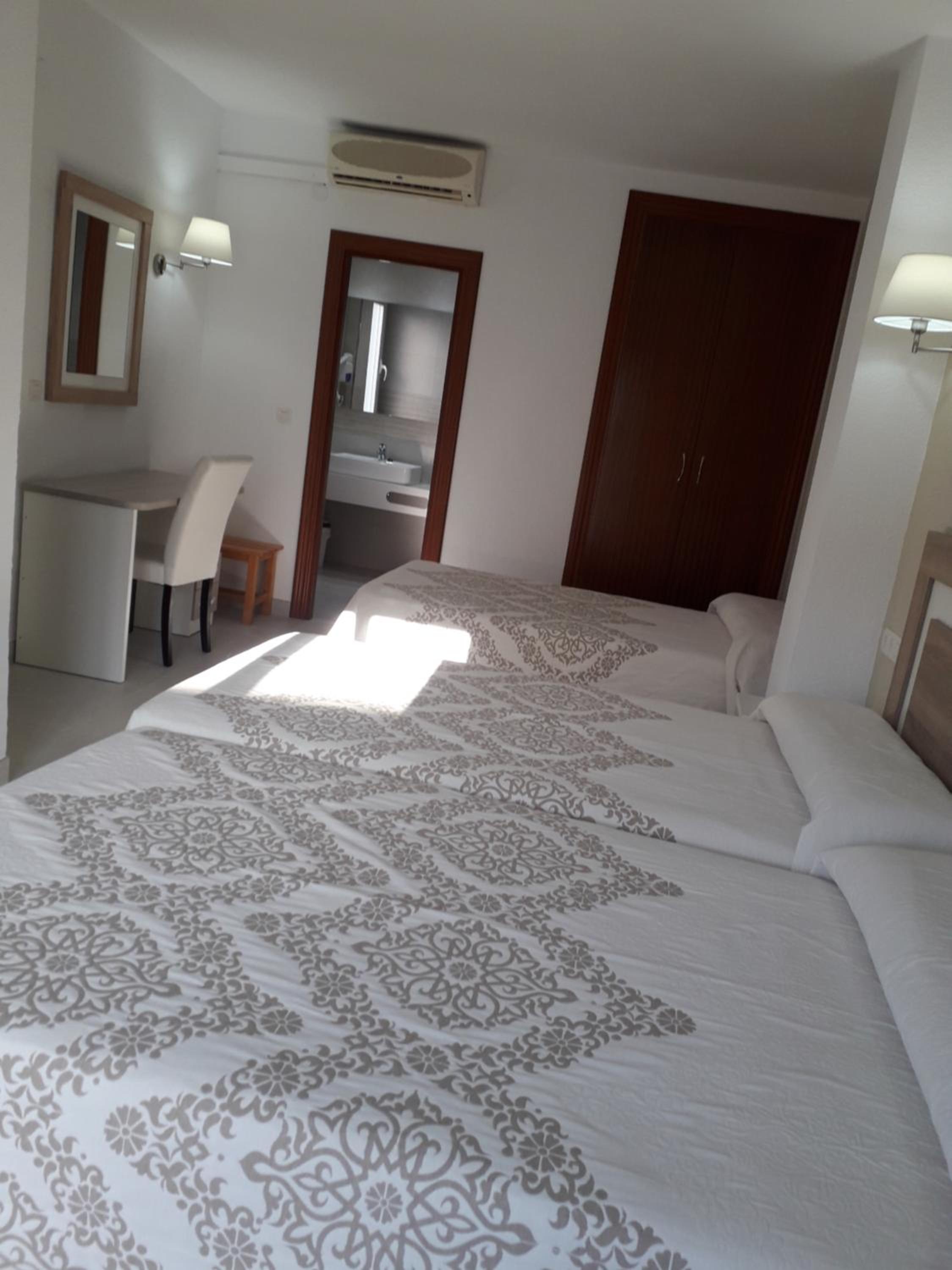 Standard Triple Room photo 3