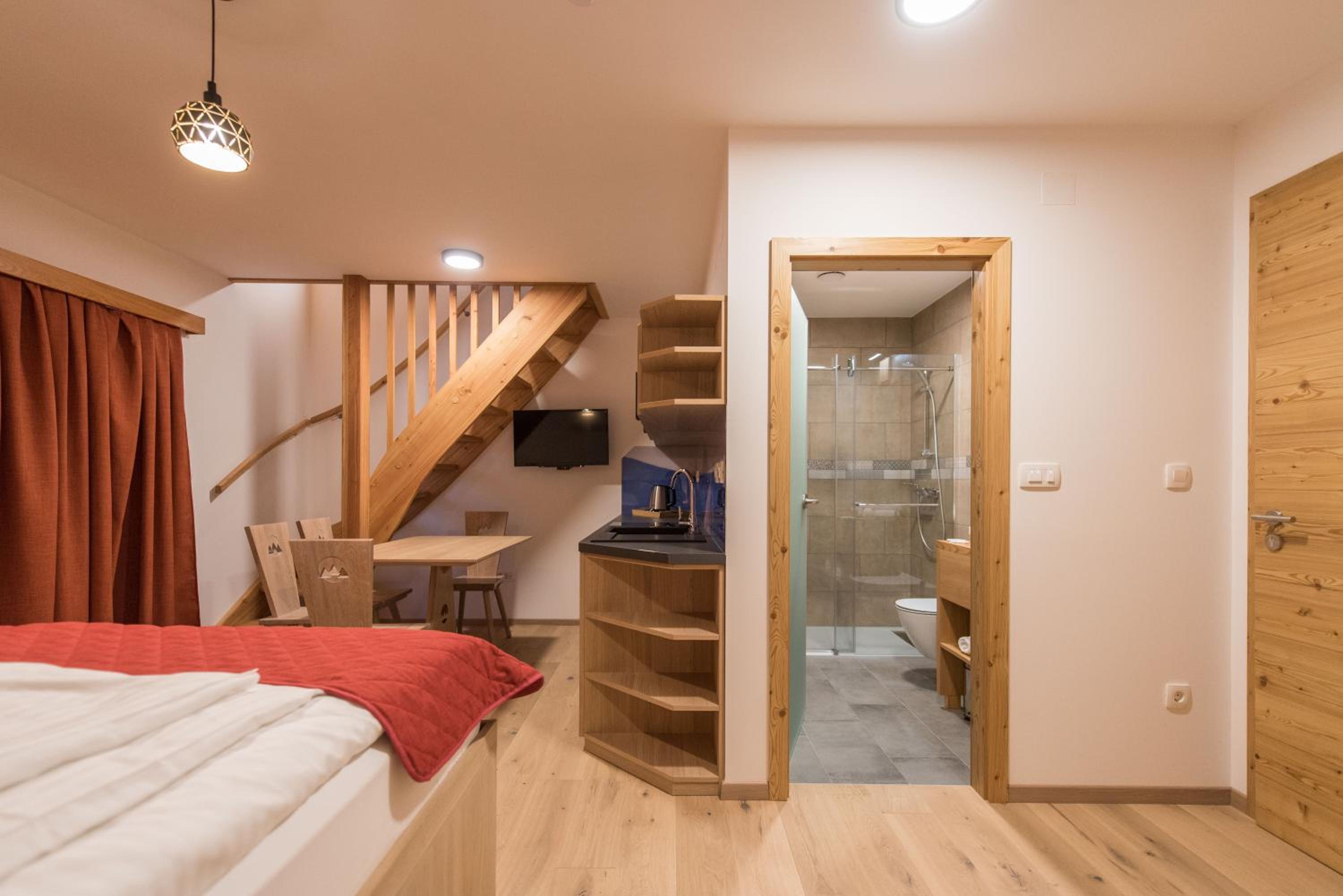Studio with Balcony - Photo 4