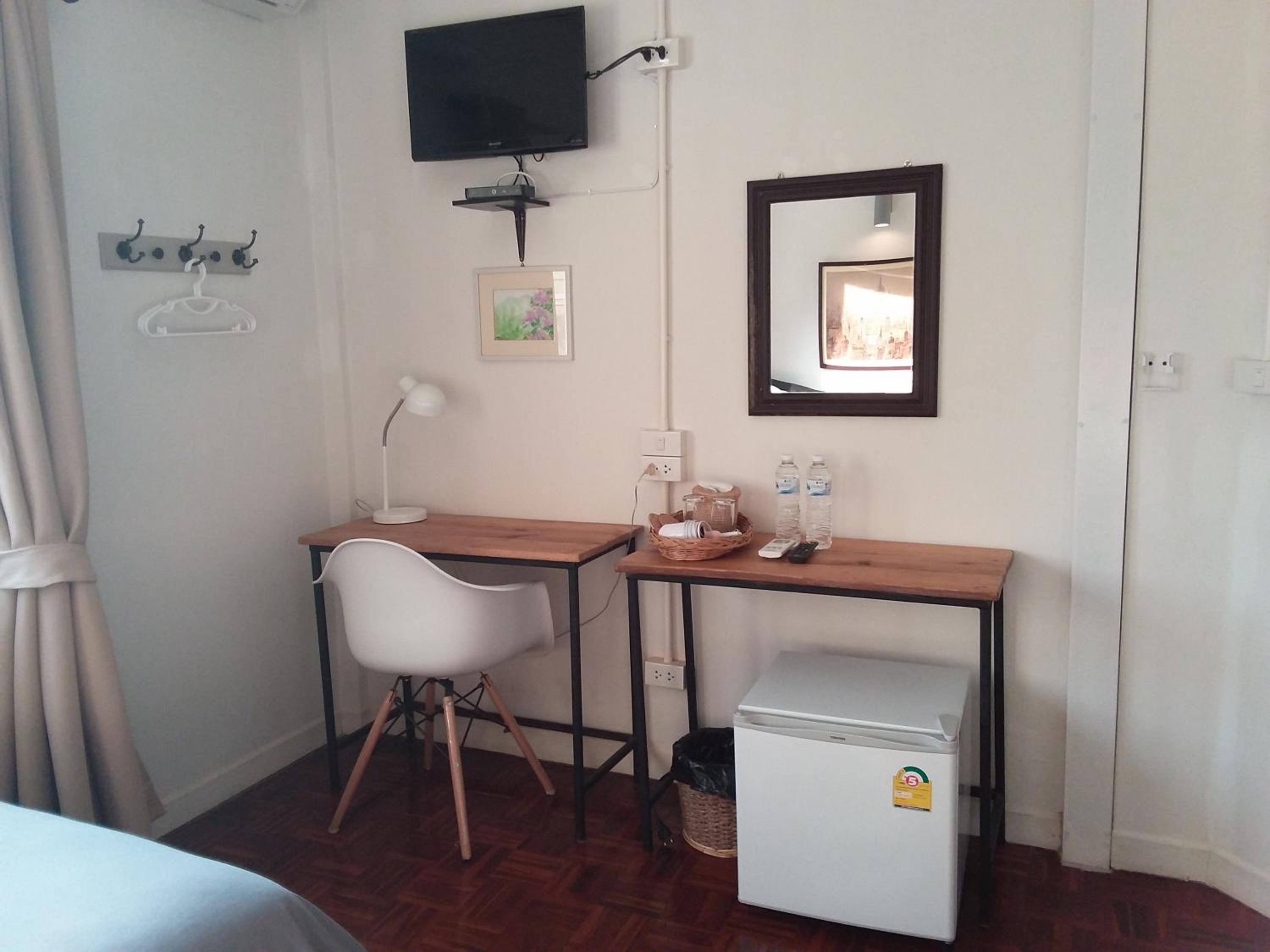 Twin Room (Female Only) photo 3