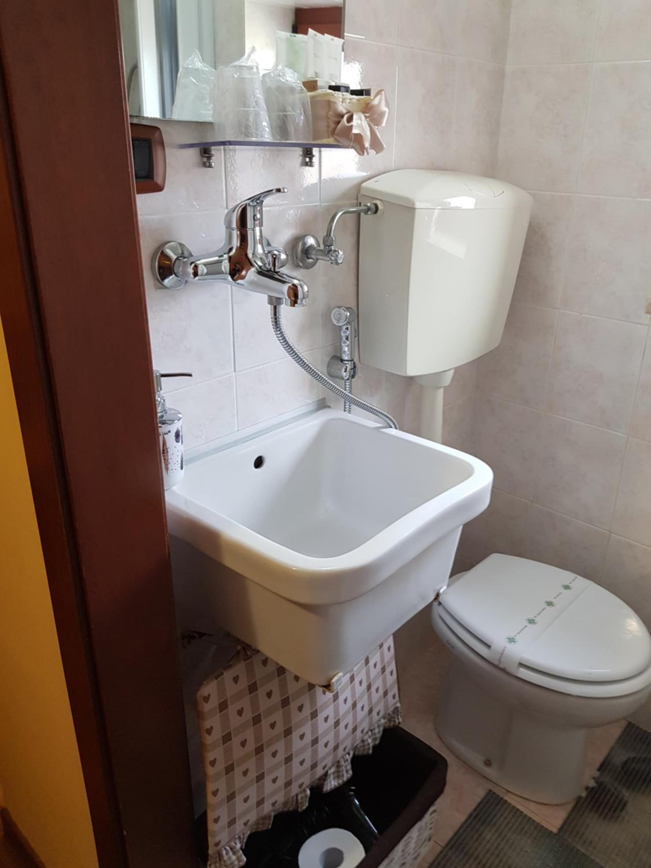 Double Room with Private Bathroom - Photo 7
