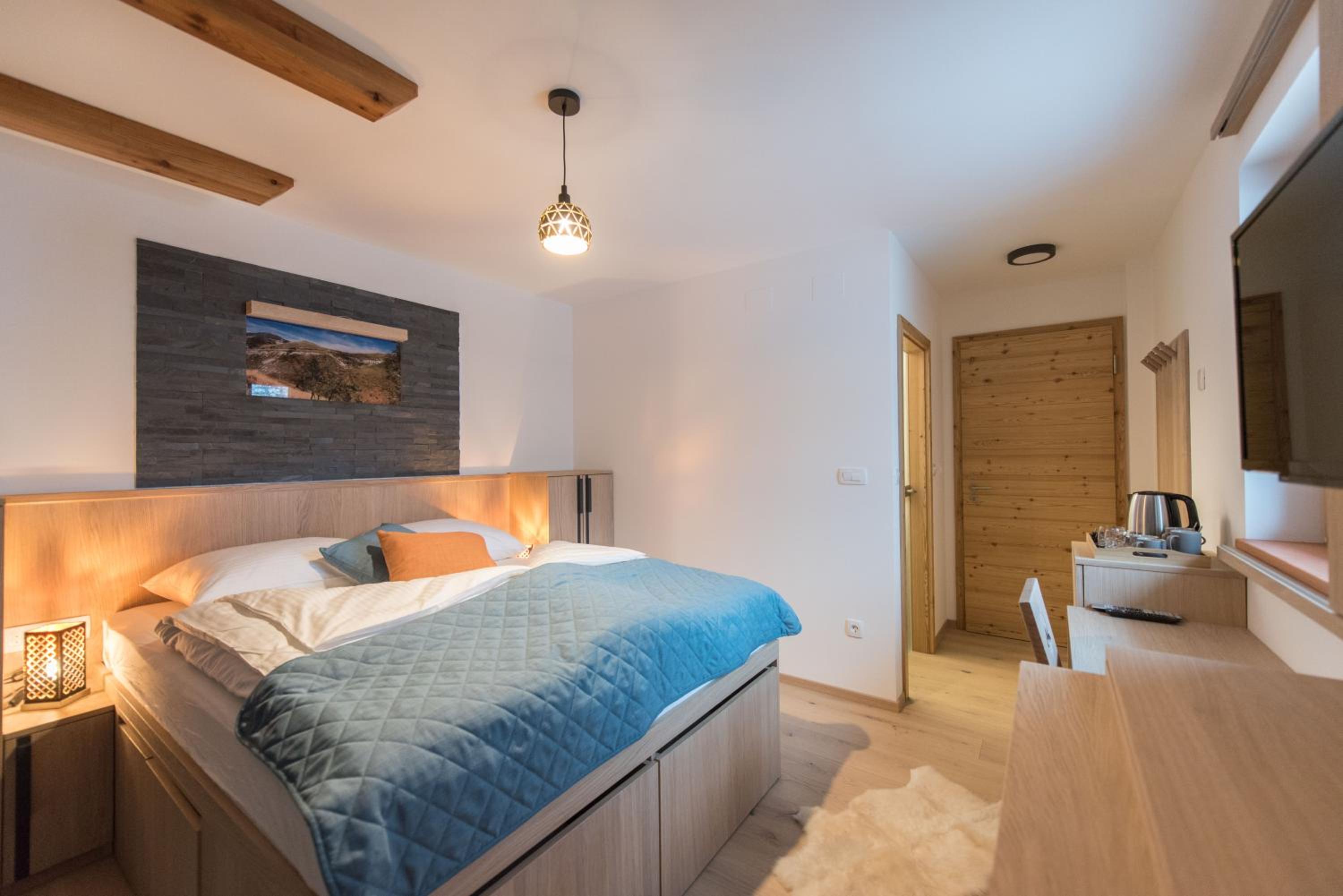 Double Room with Balcony (2 Adults + 1 Child) - Photo 2