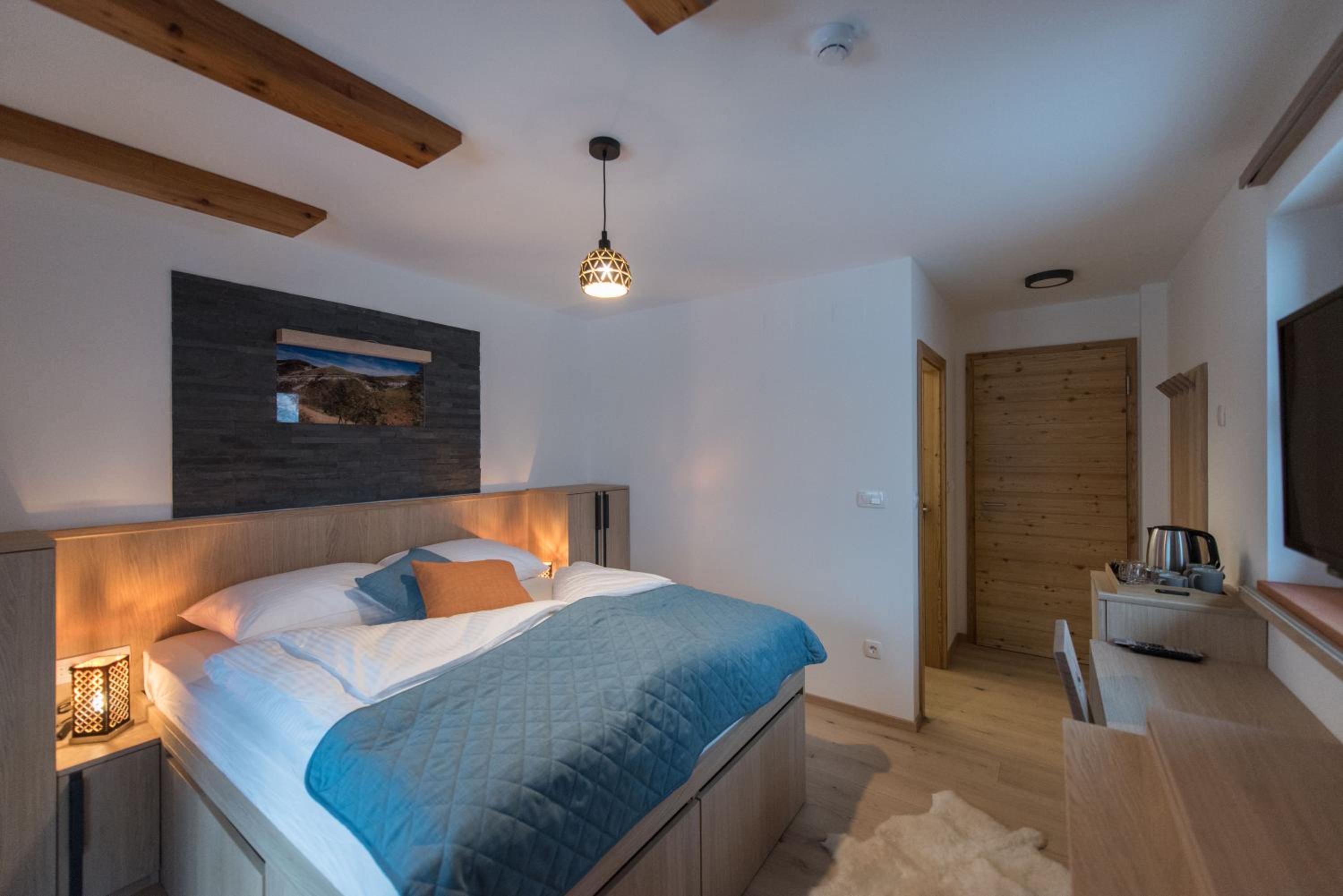 Double Room with Balcony (2 Adults + 1 Child) - Photo 3