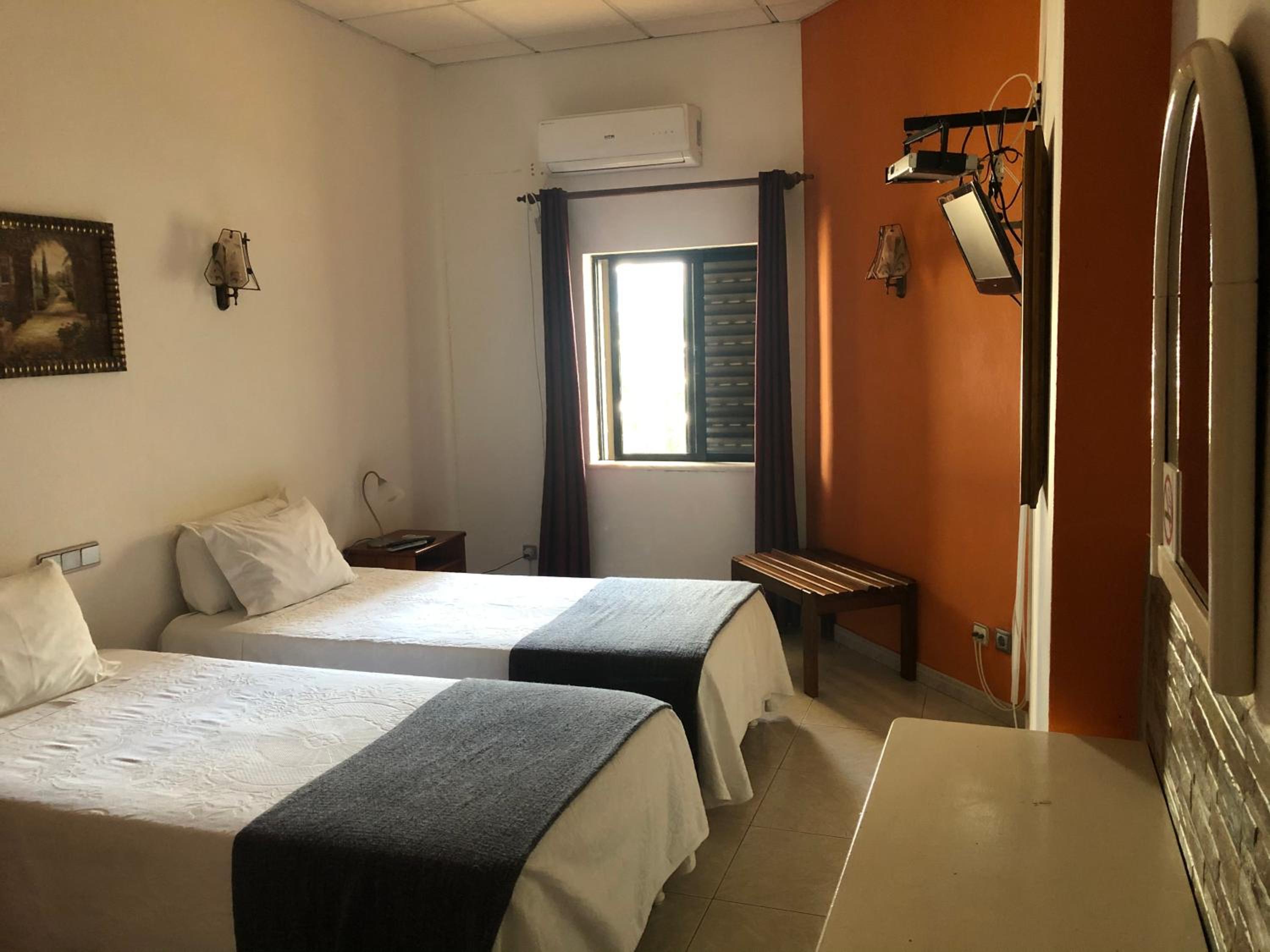 Double or Twin Room - Photo 11